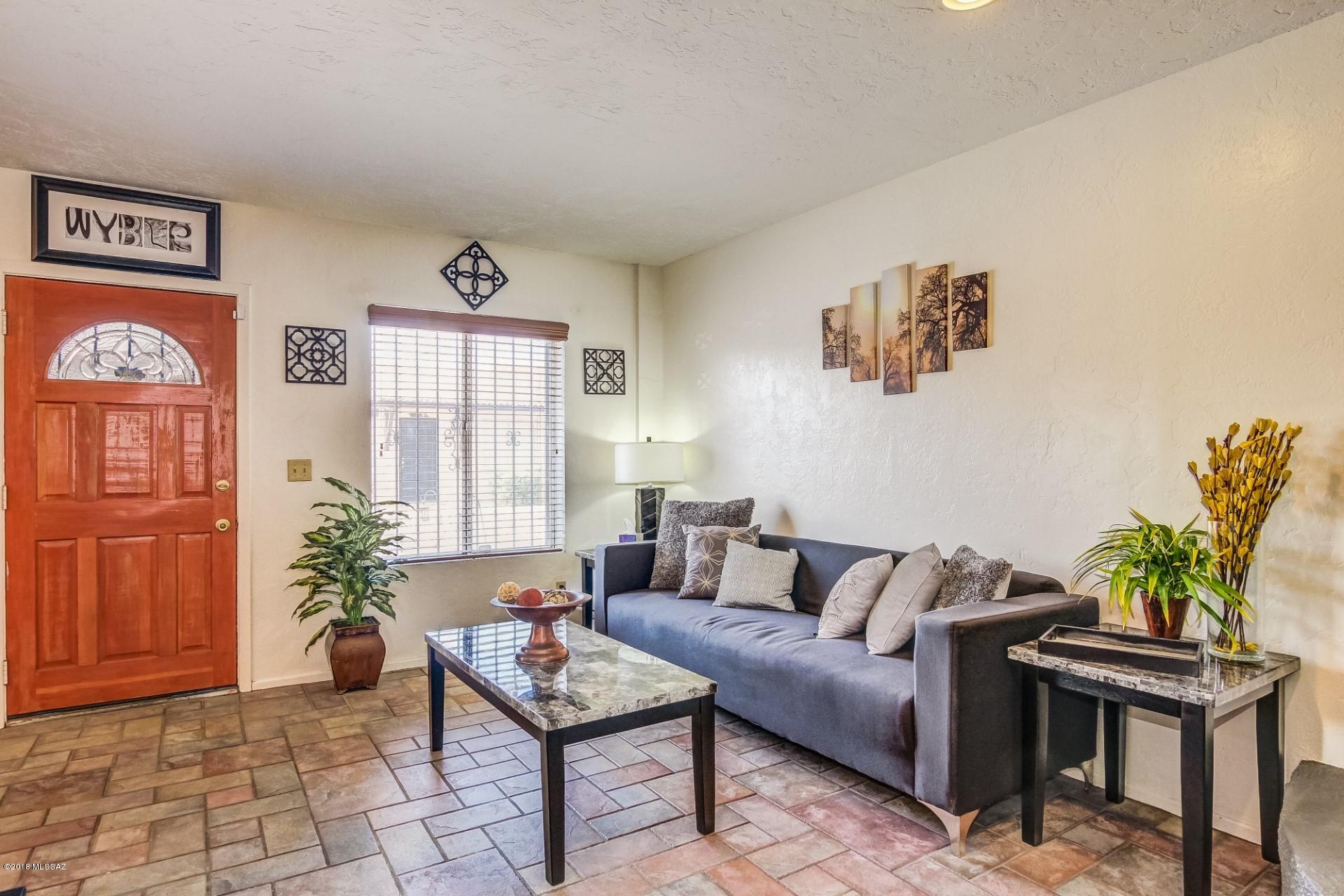 1904 W Record Street