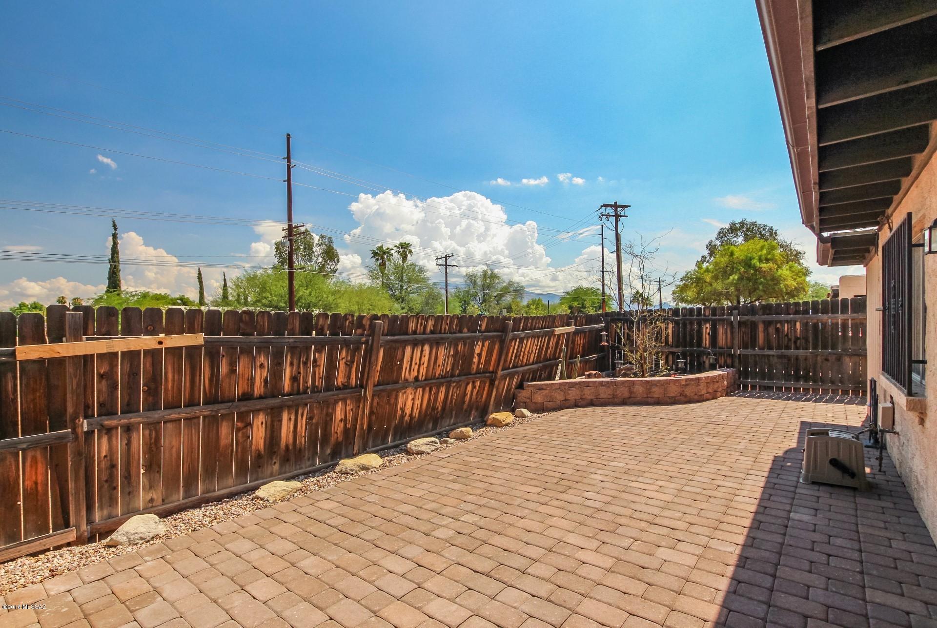 1904 W Record Street