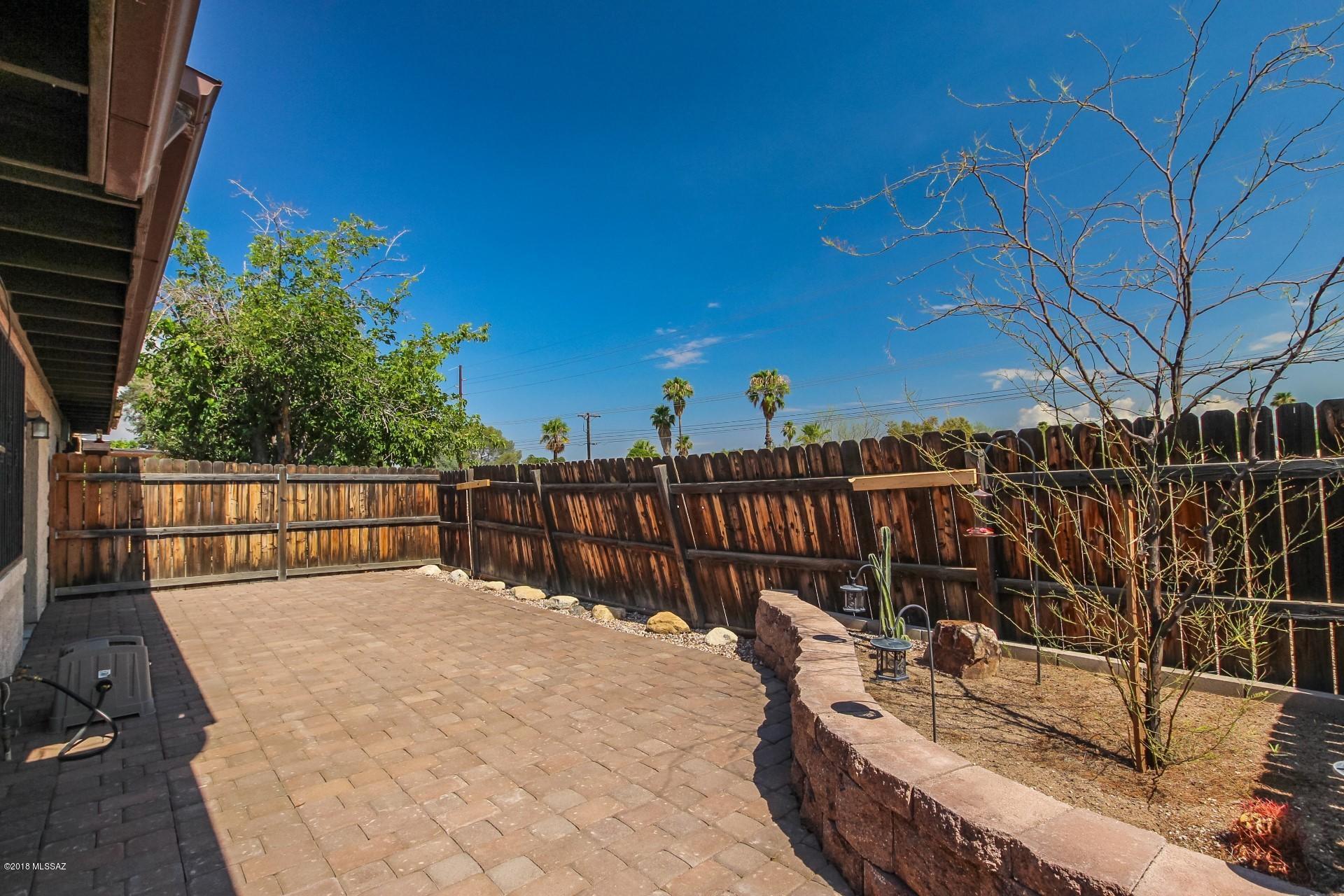 1904 W Record Street