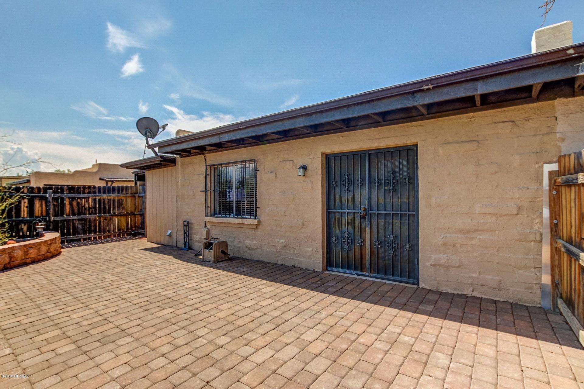 1904 W Record Street