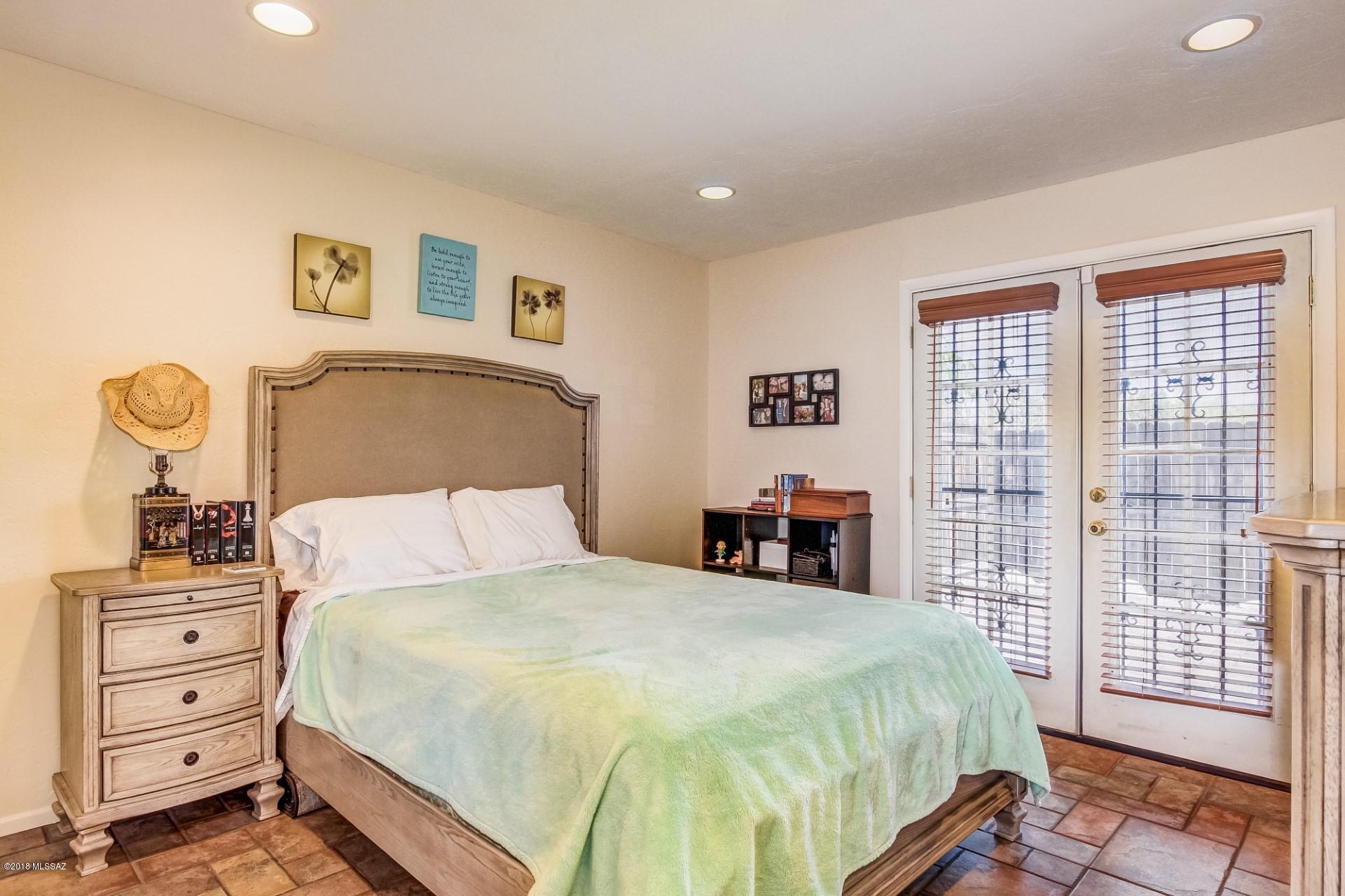 1904 W Record Street