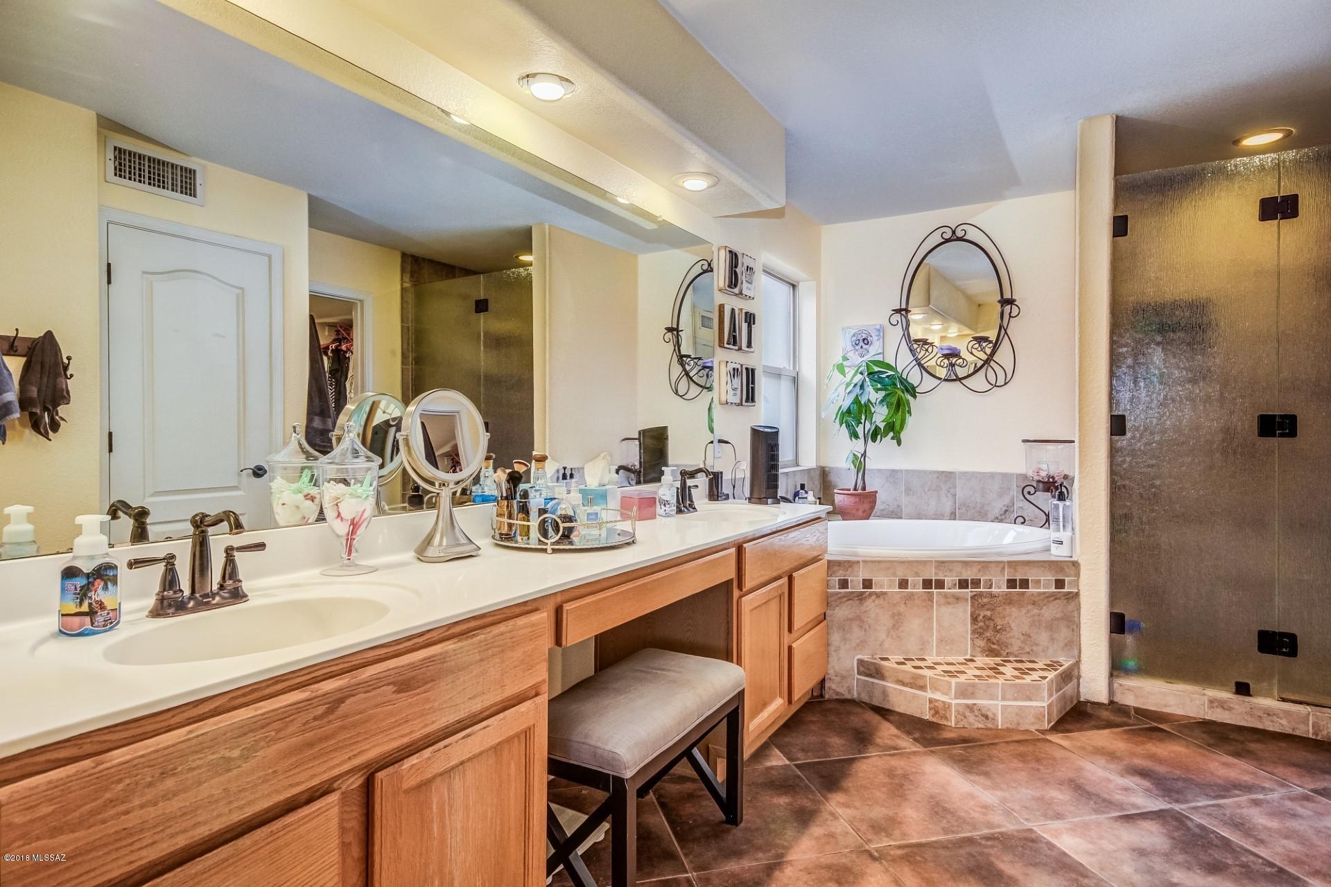 12348 N Mt Bigelow Road