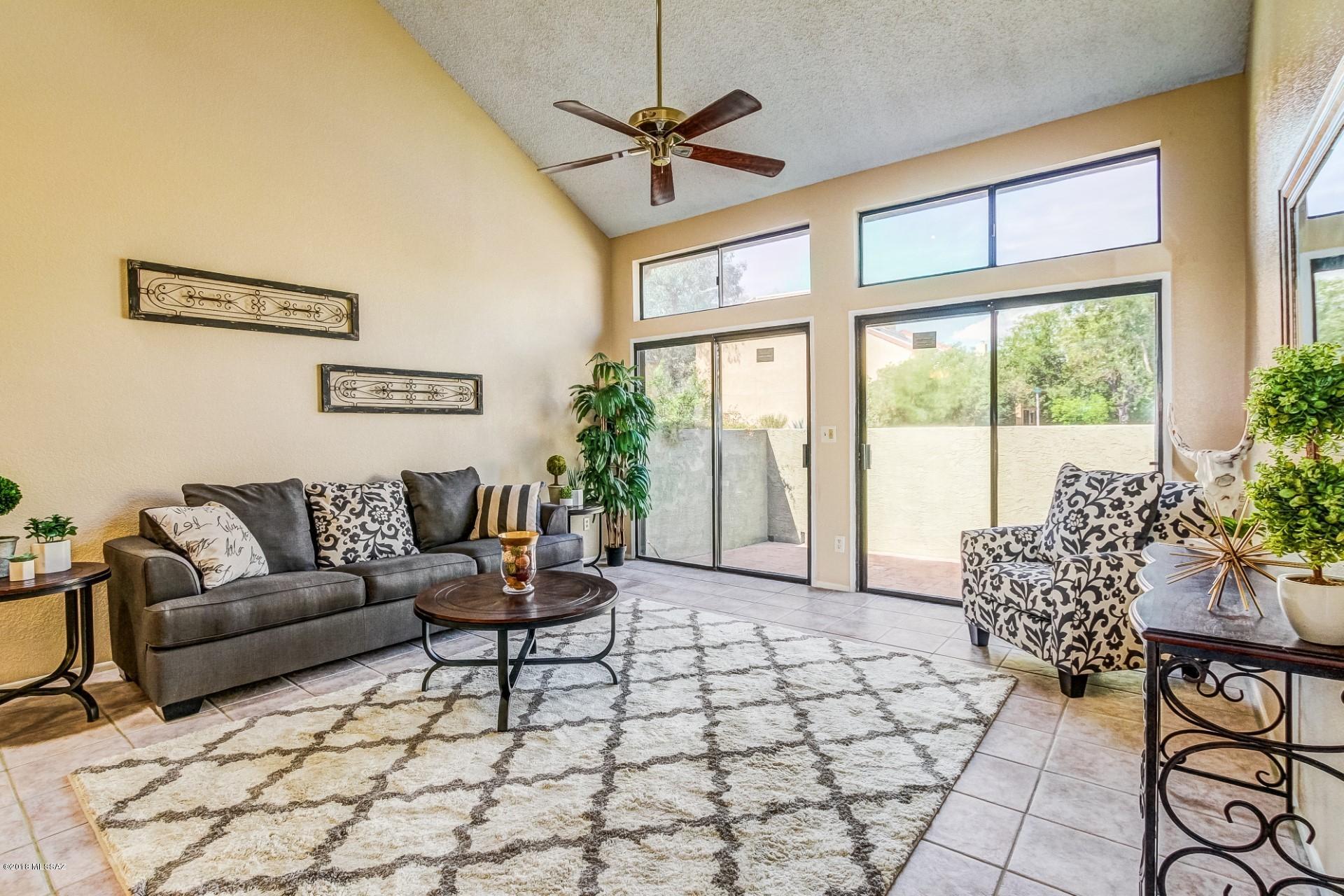 3916 N Paseo De Las Canchas