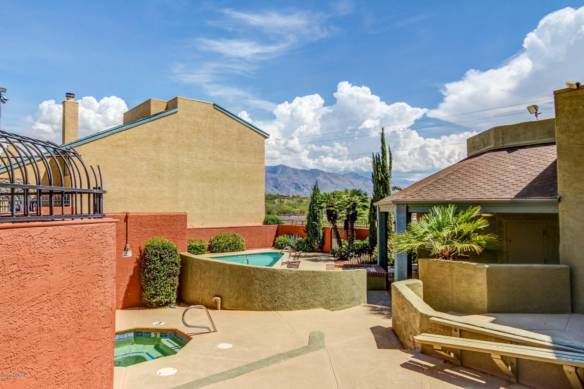 3916 N Paseo De Las Canchas