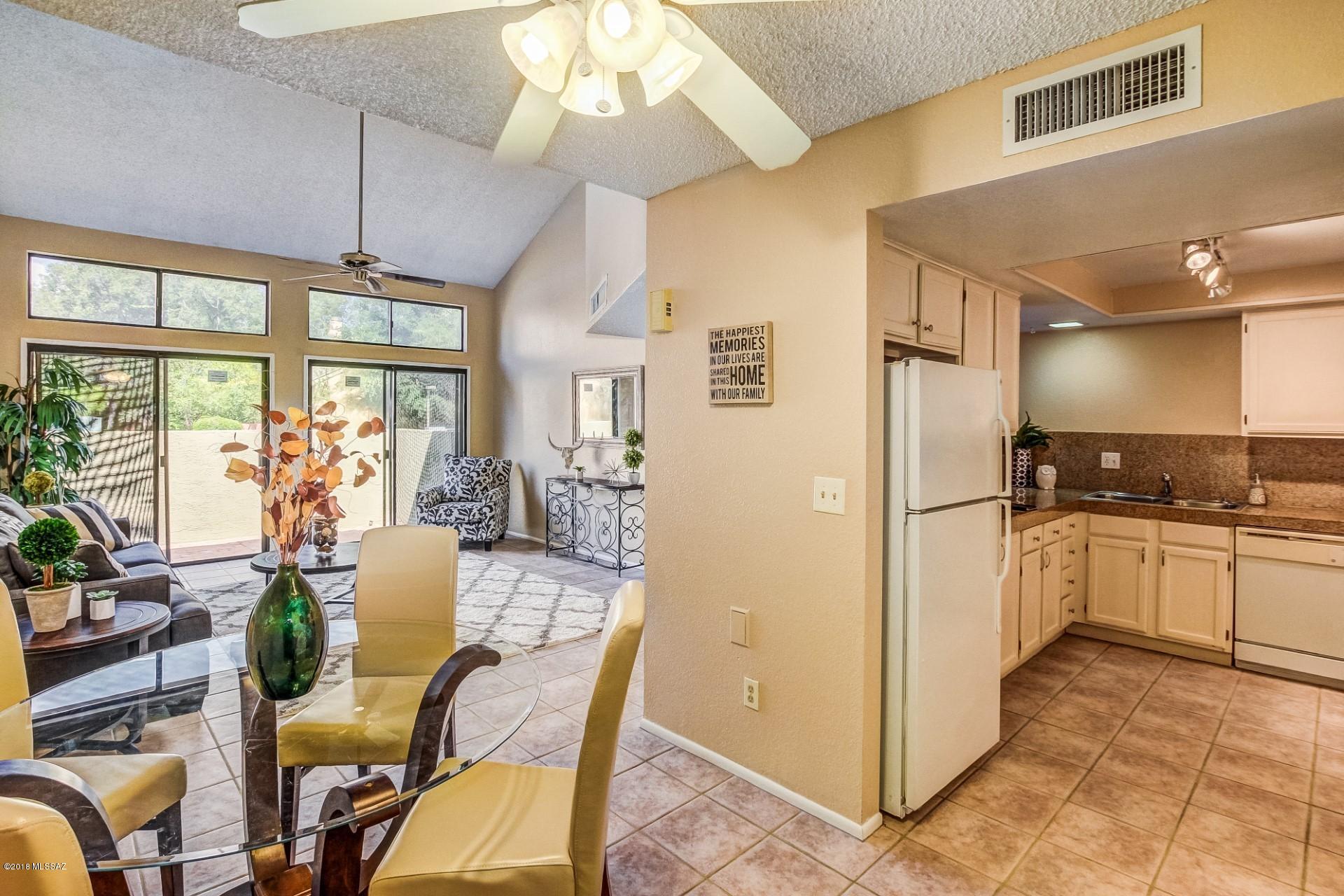 3916 N Paseo De Las Canchas