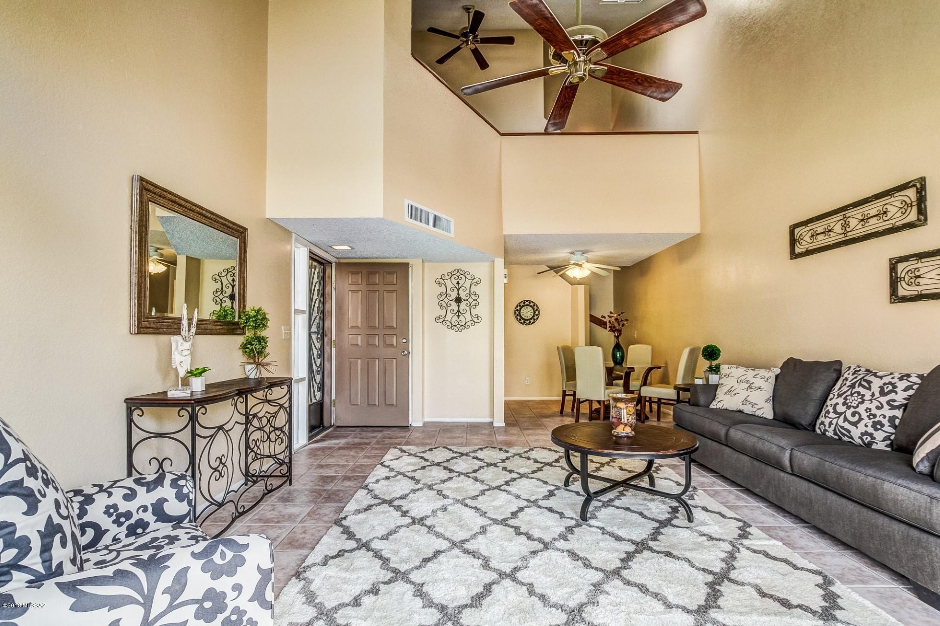 3916 N Paseo De Las Canchas