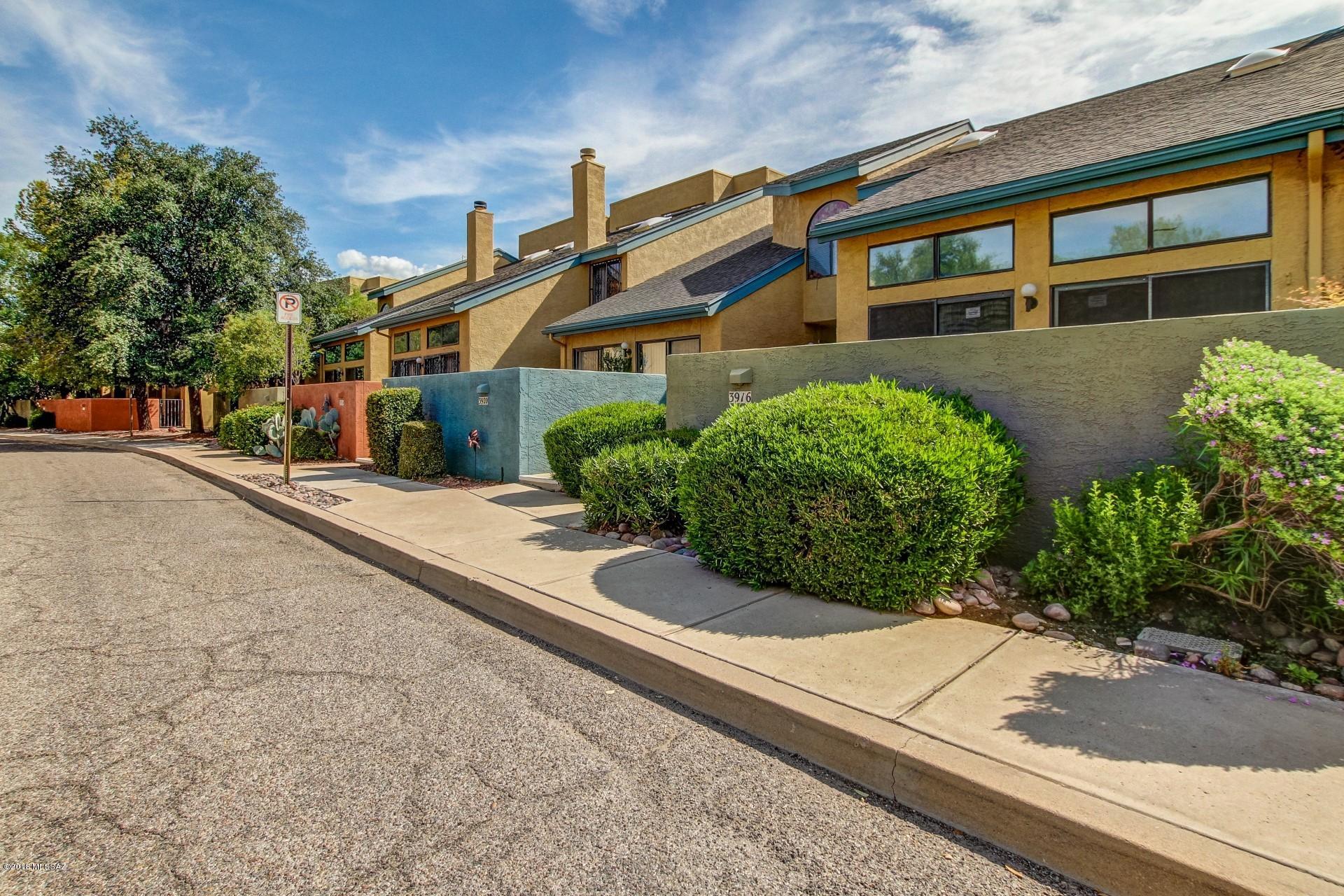 3916 N Paseo De Las Canchas