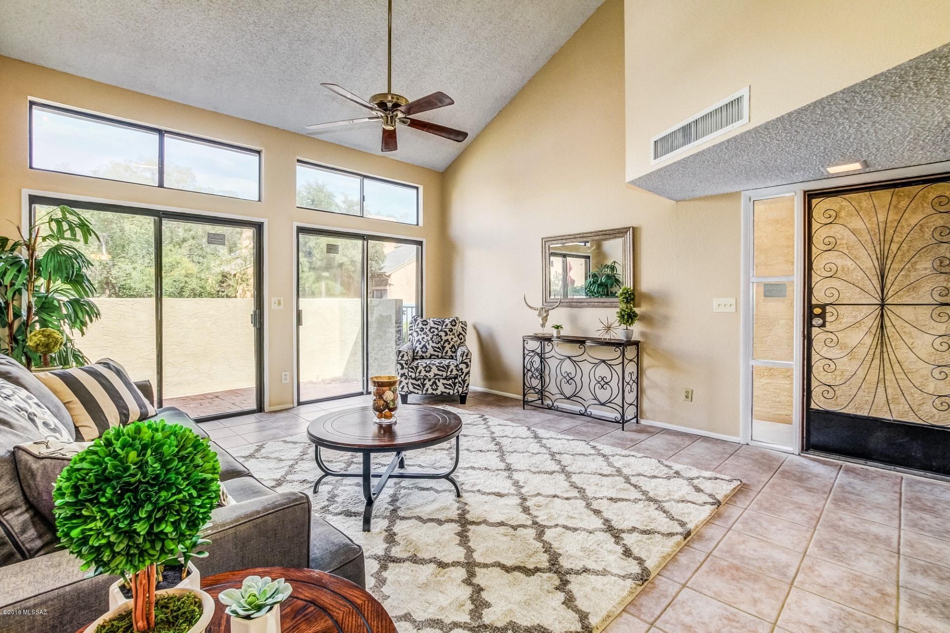 3916 N Paseo De Las Canchas