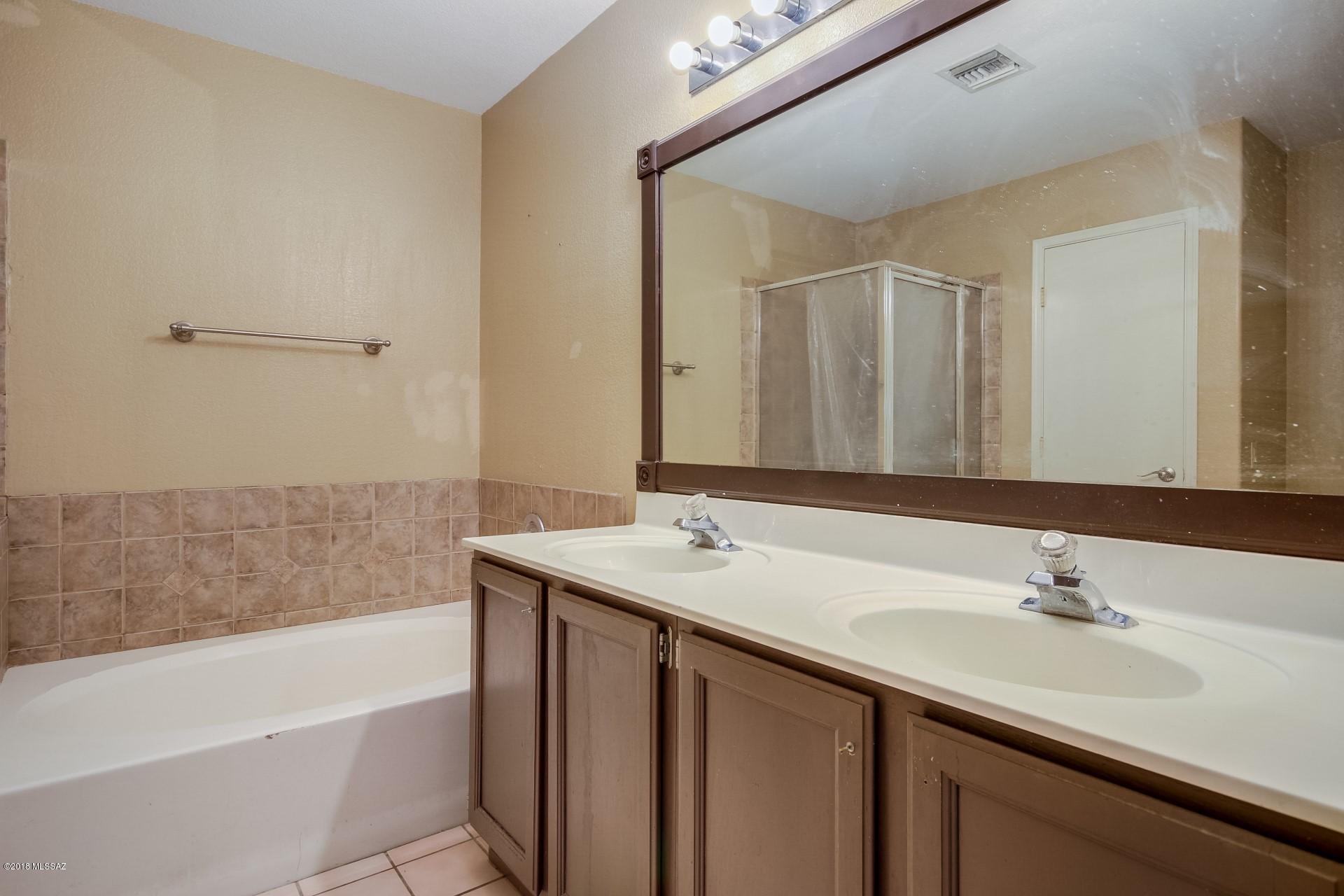 8072 N Wheatfield Drive