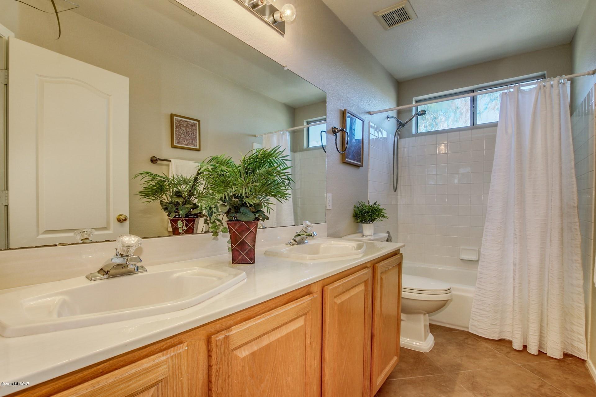 7110 W Hunnington Drive