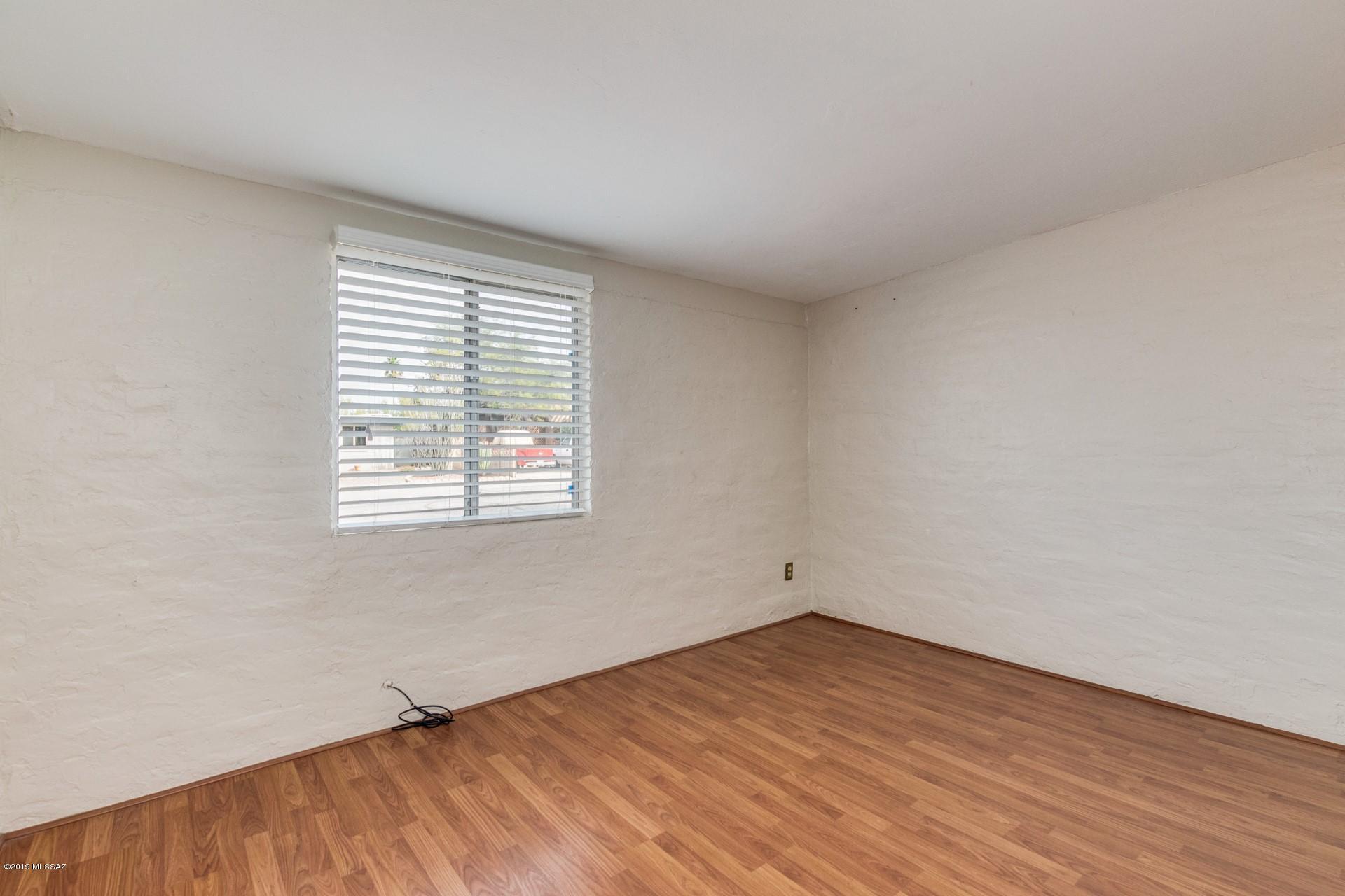 3737 W Cromwell Drive