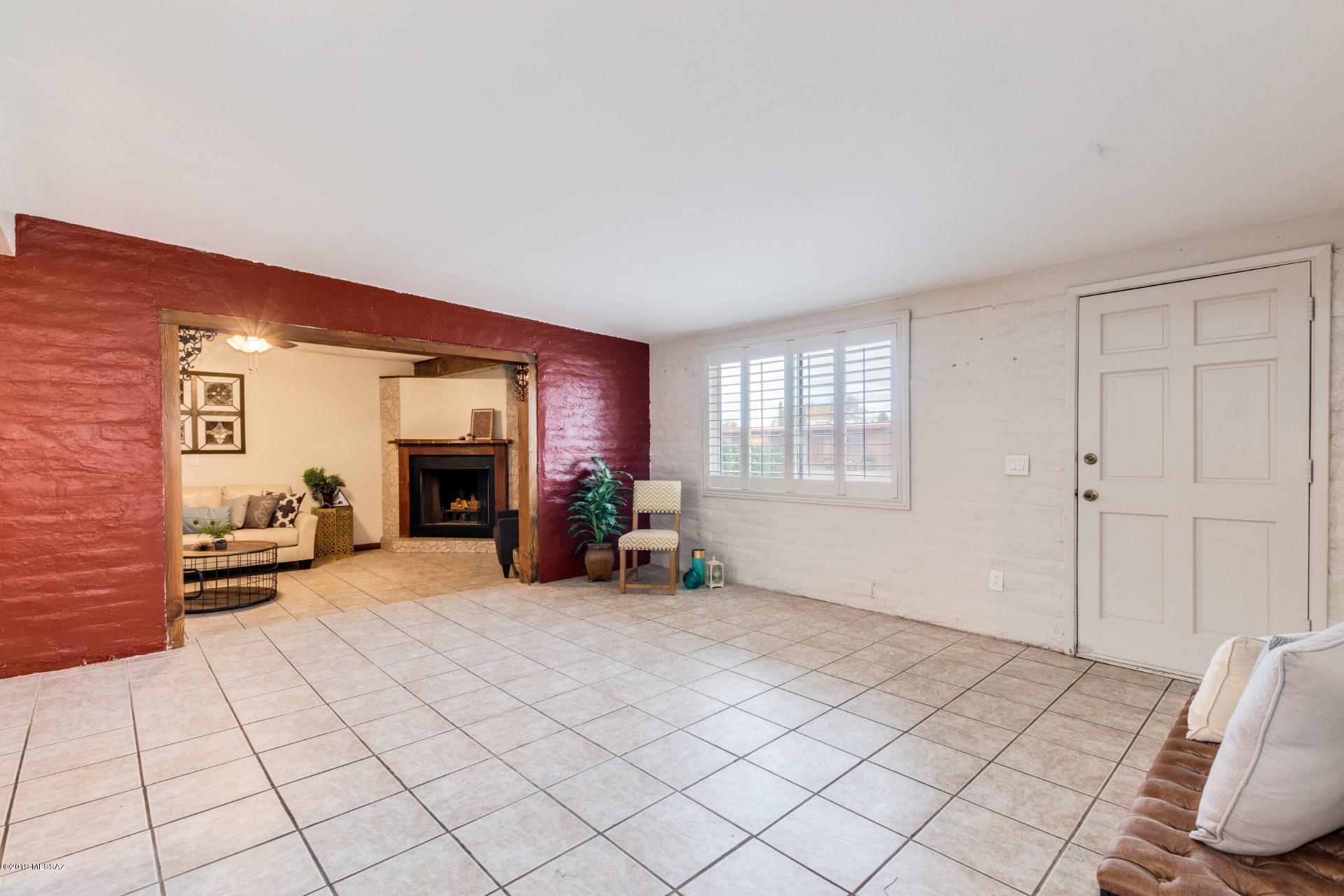 3737 W Cromwell Drive