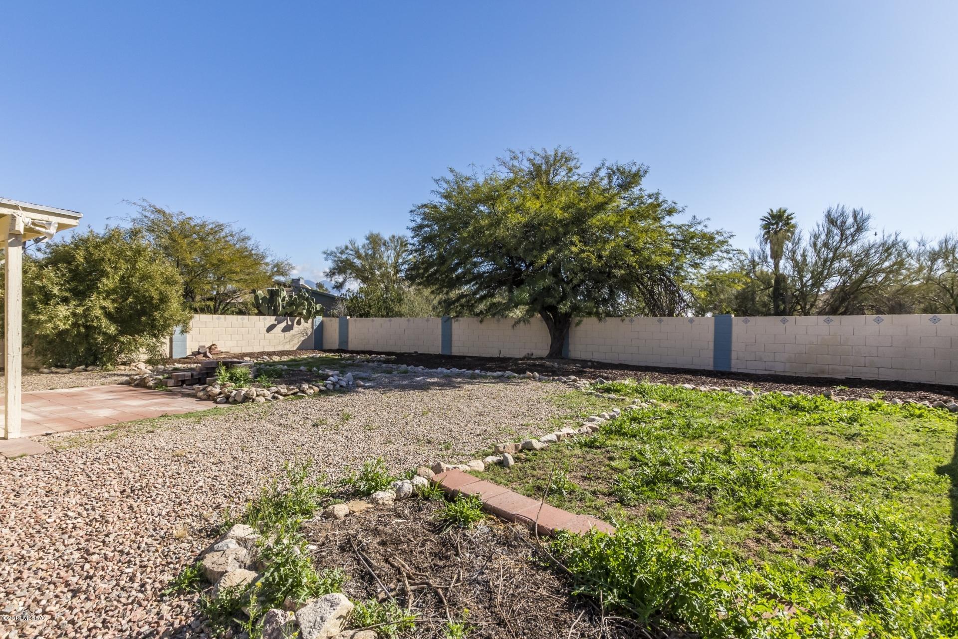 8072 N Wheatfield Drive