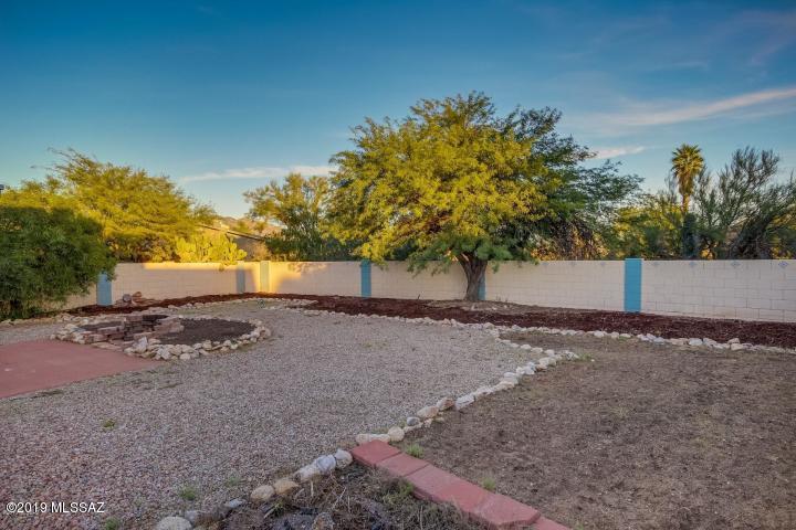 8072 N Wheatfield Drive