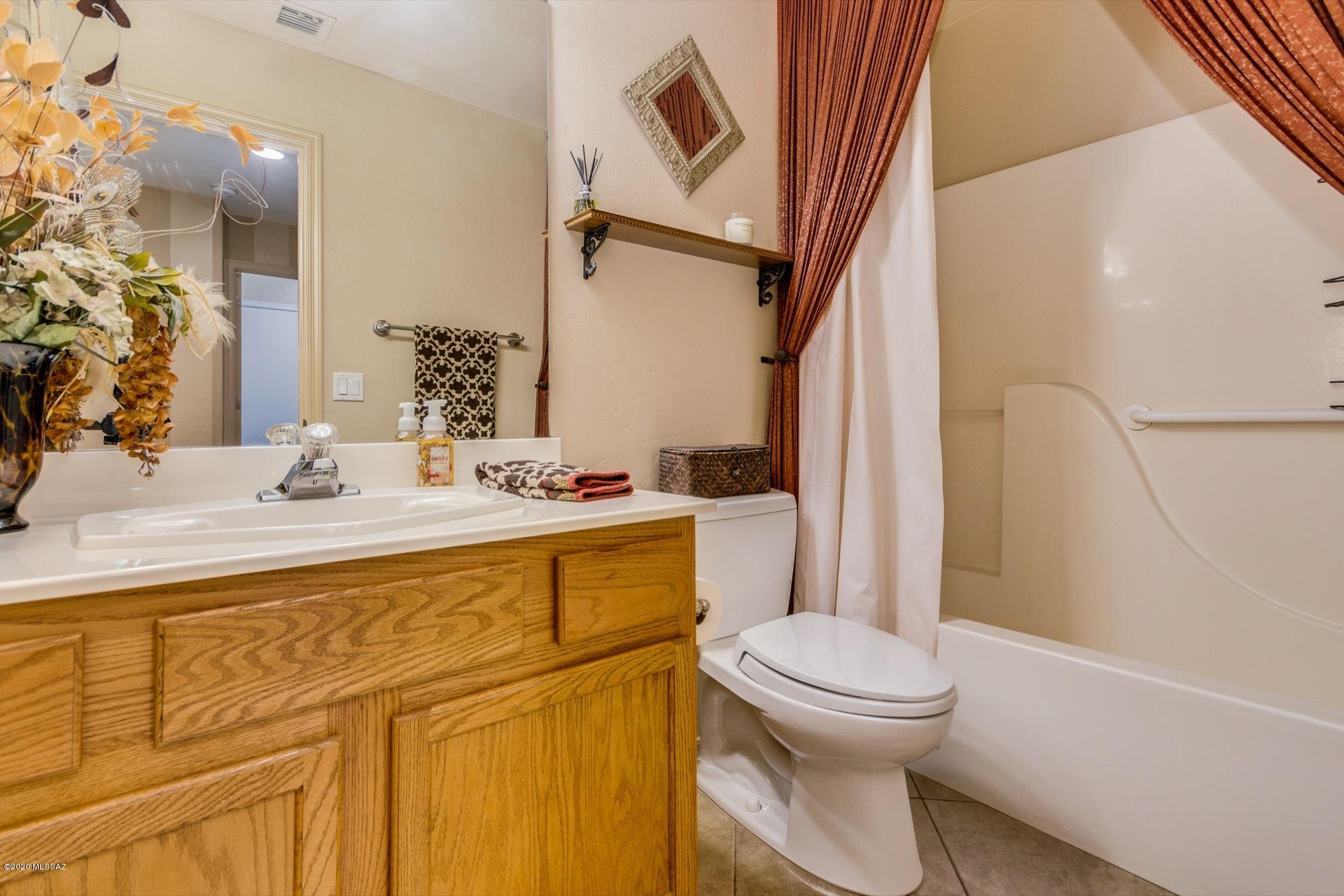 5102 E Circulo Las Cabanas