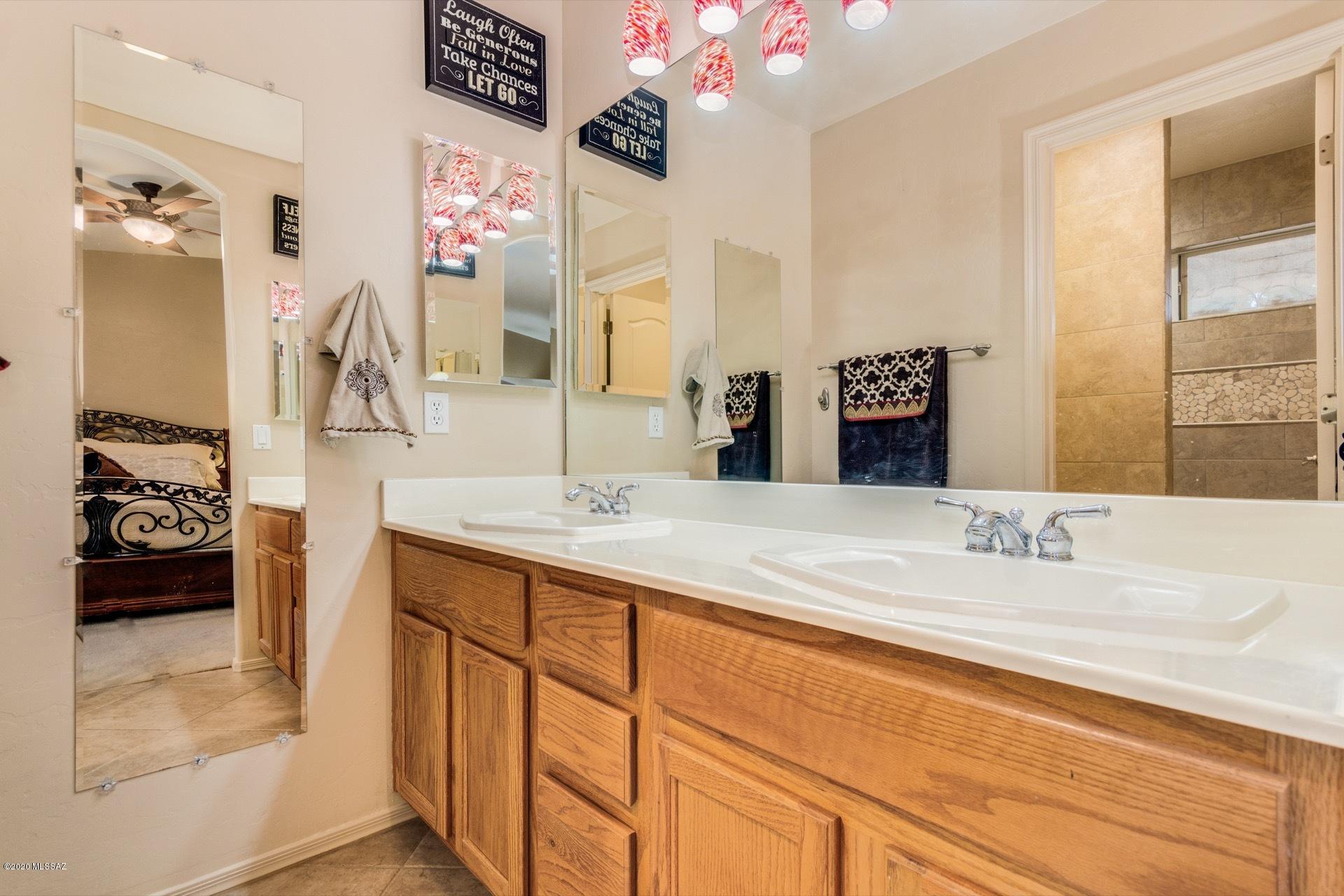 5102 E Circulo Las Cabanas