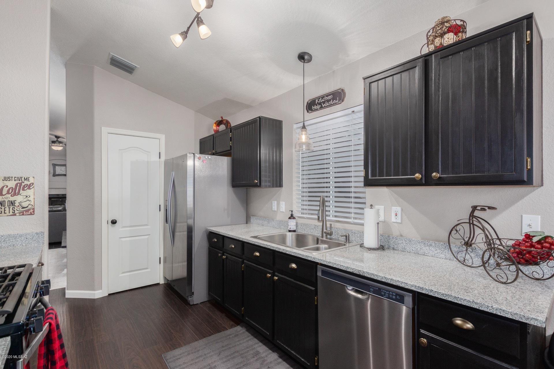 3736 W Sunglade Drive