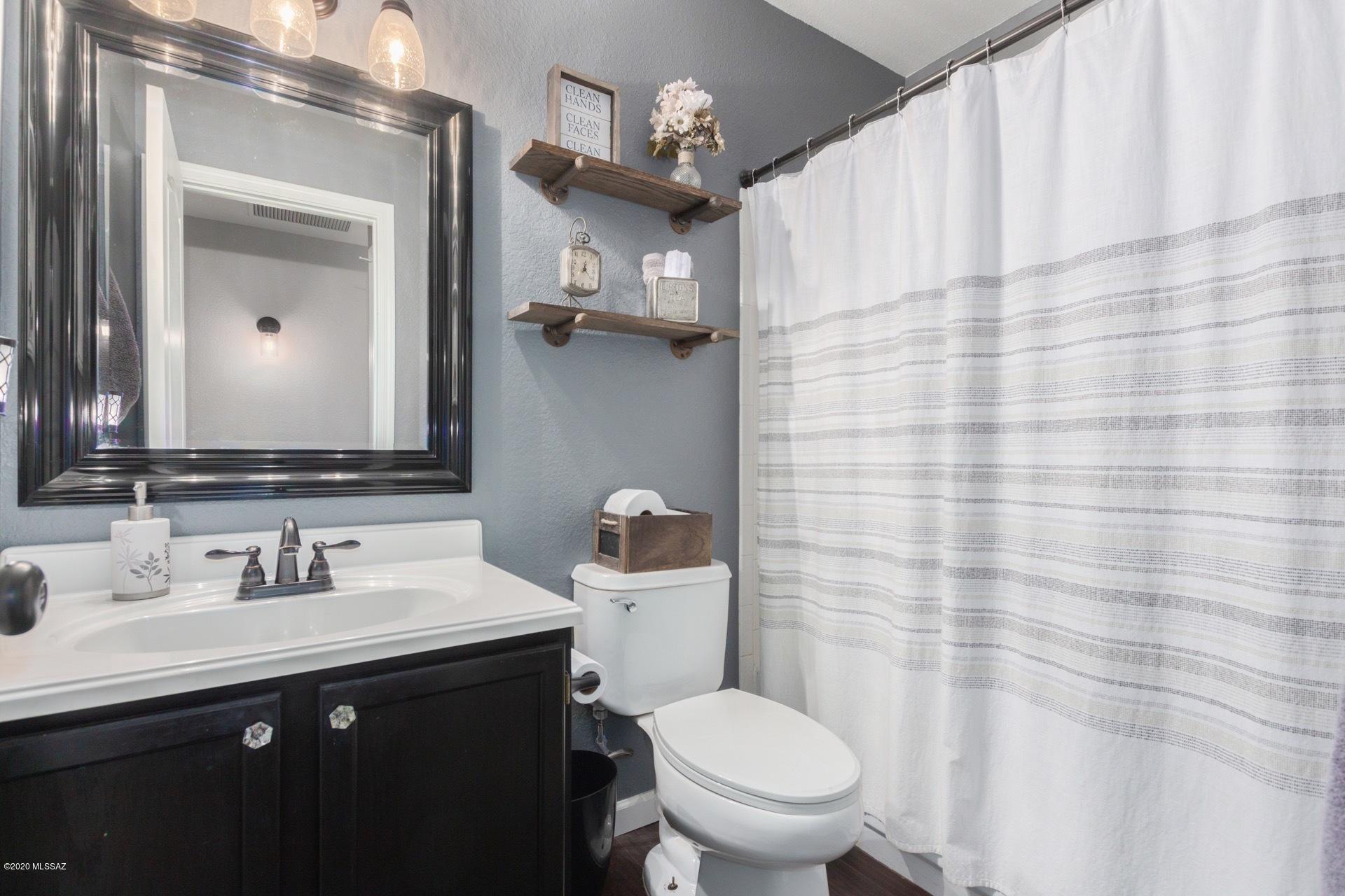 3736 W Sunglade Drive