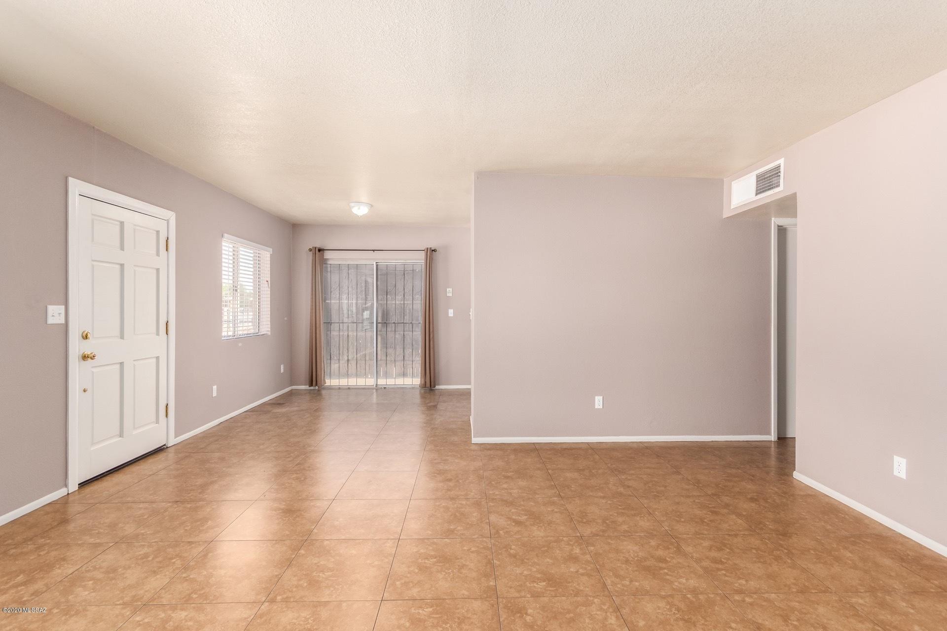 6642 S San Fernando Road