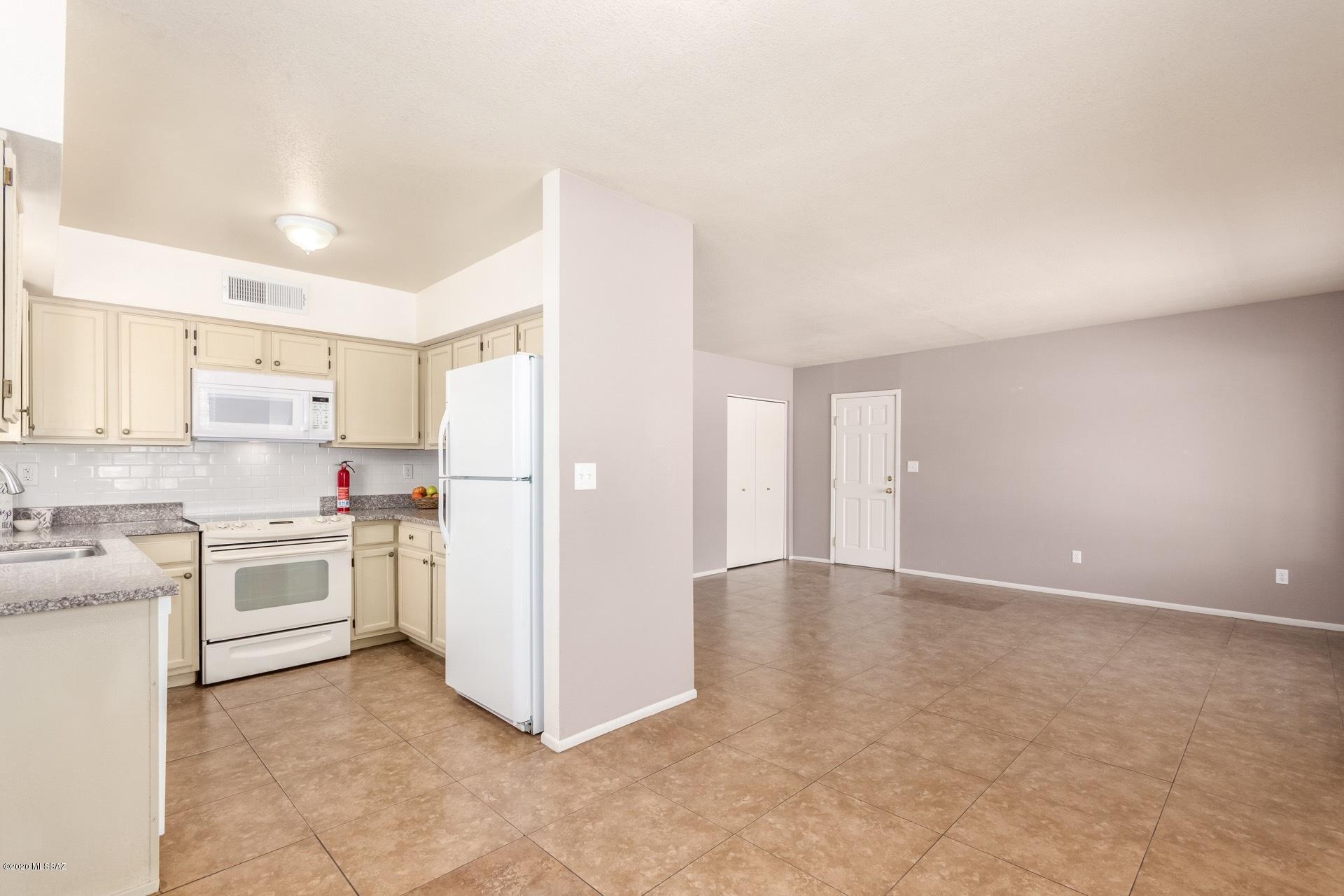 6642 S San Fernando Road