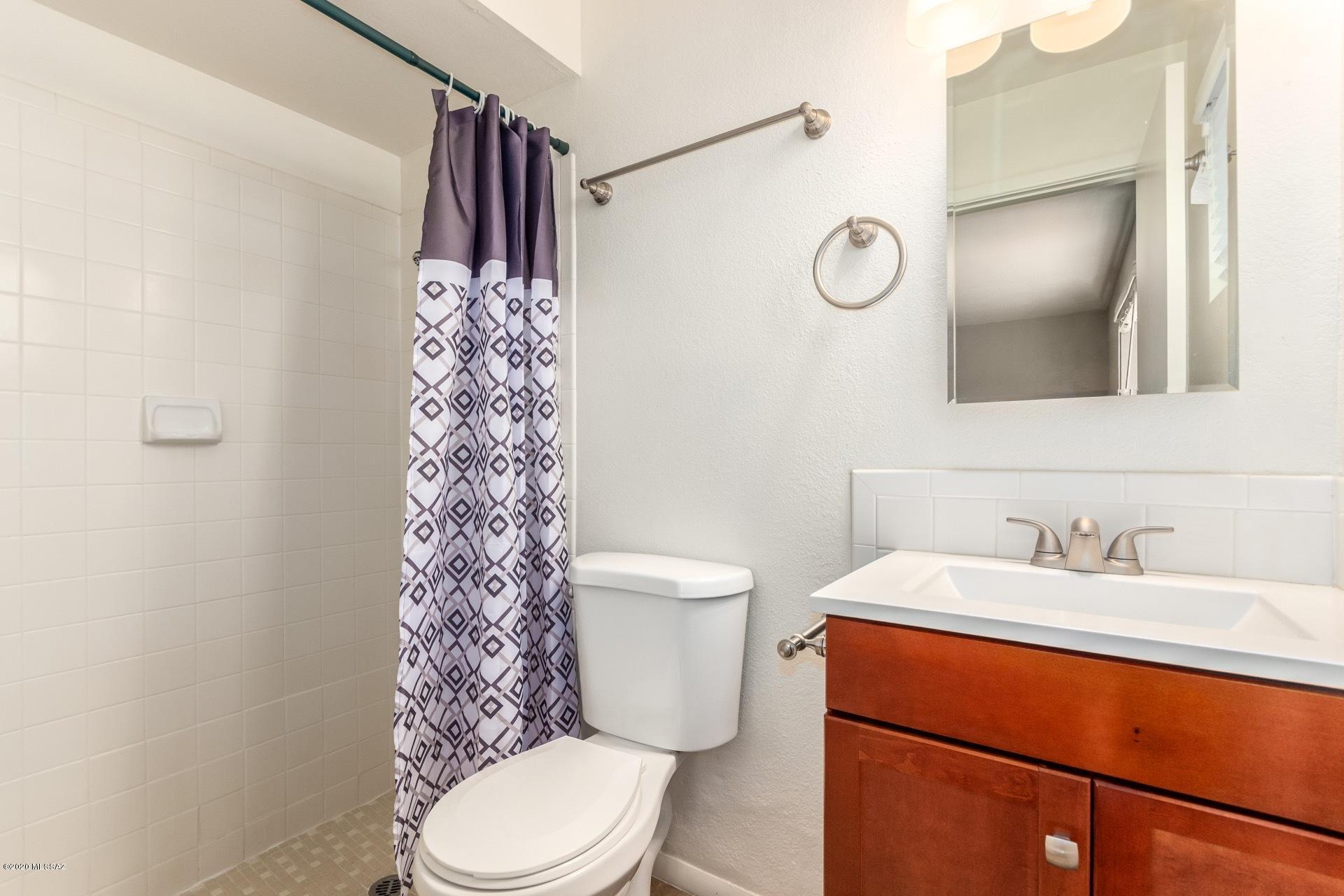 6642 S San Fernando Road