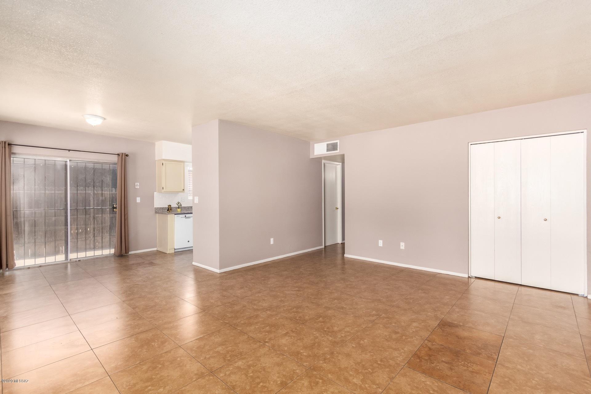 6642 S San Fernando Road