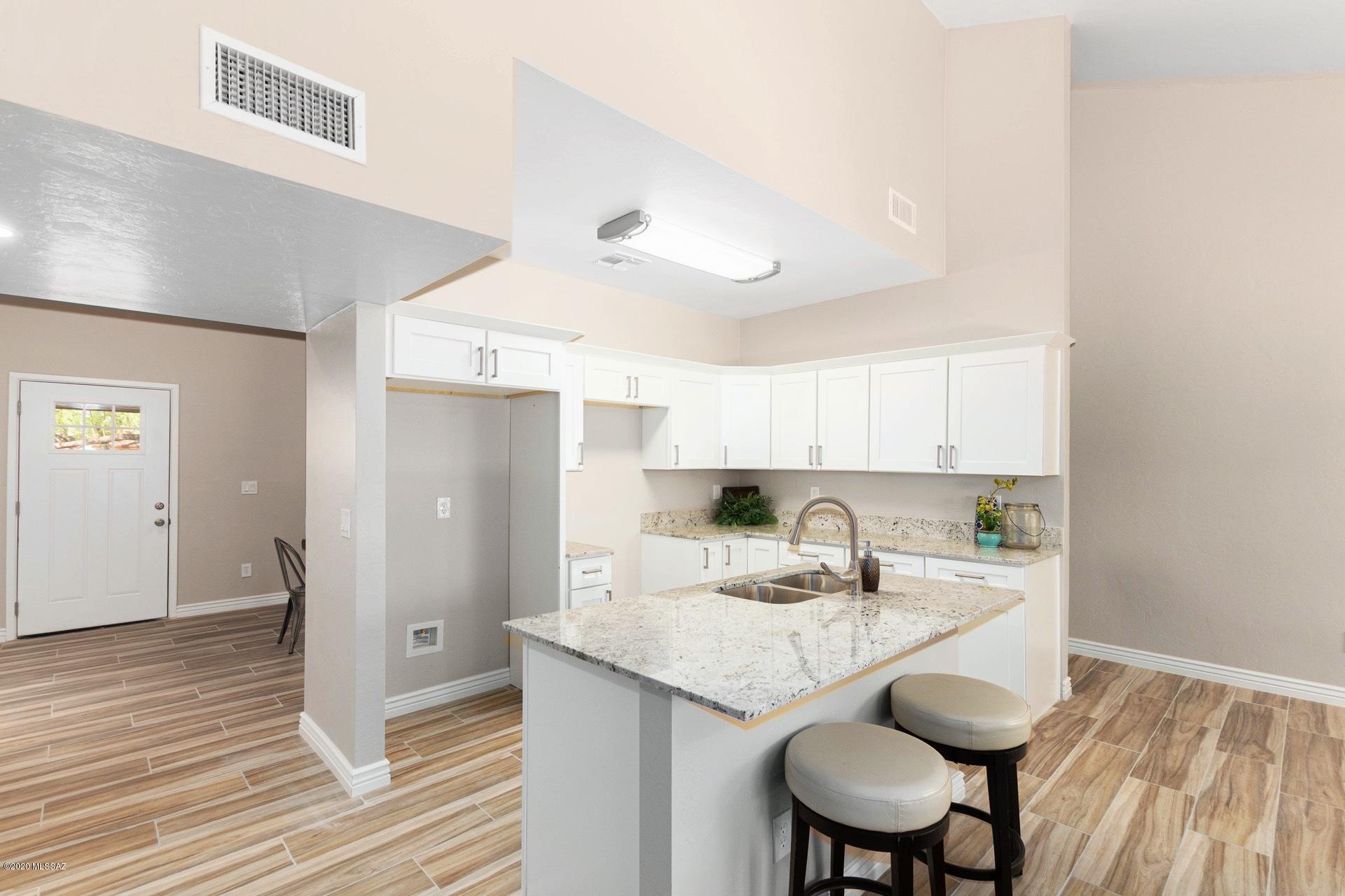 7600 E Dos Mujeres Road