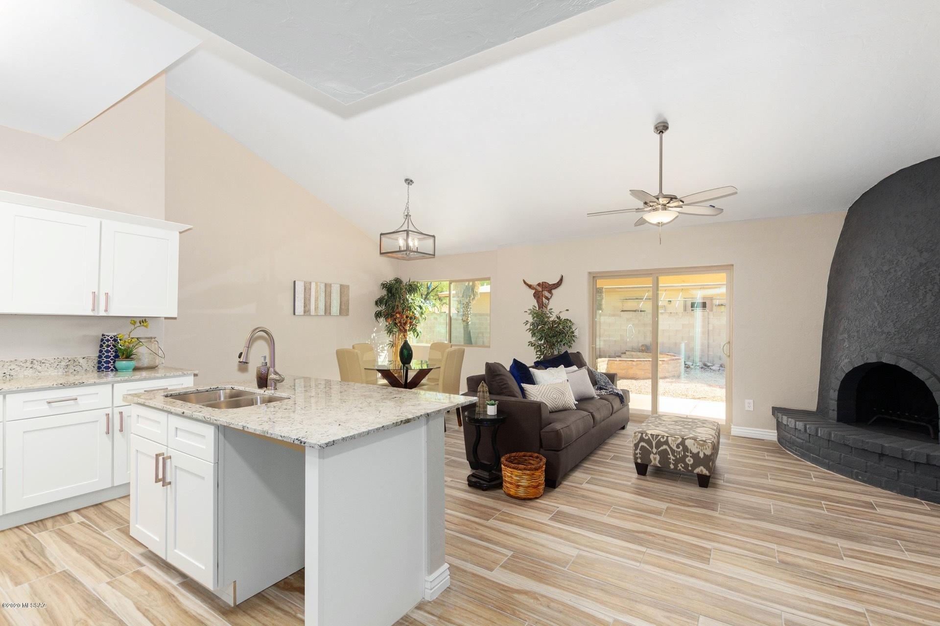 7600 E Dos Mujeres Road