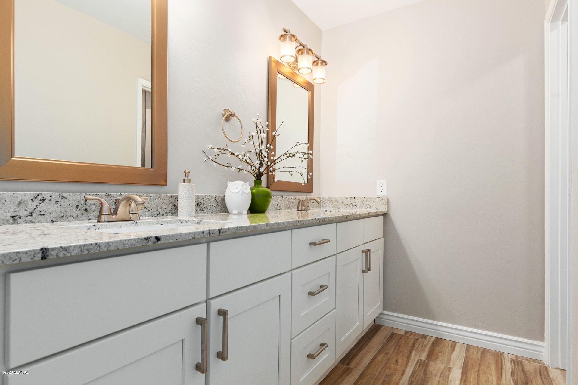 7600 E Dos Mujeres Road