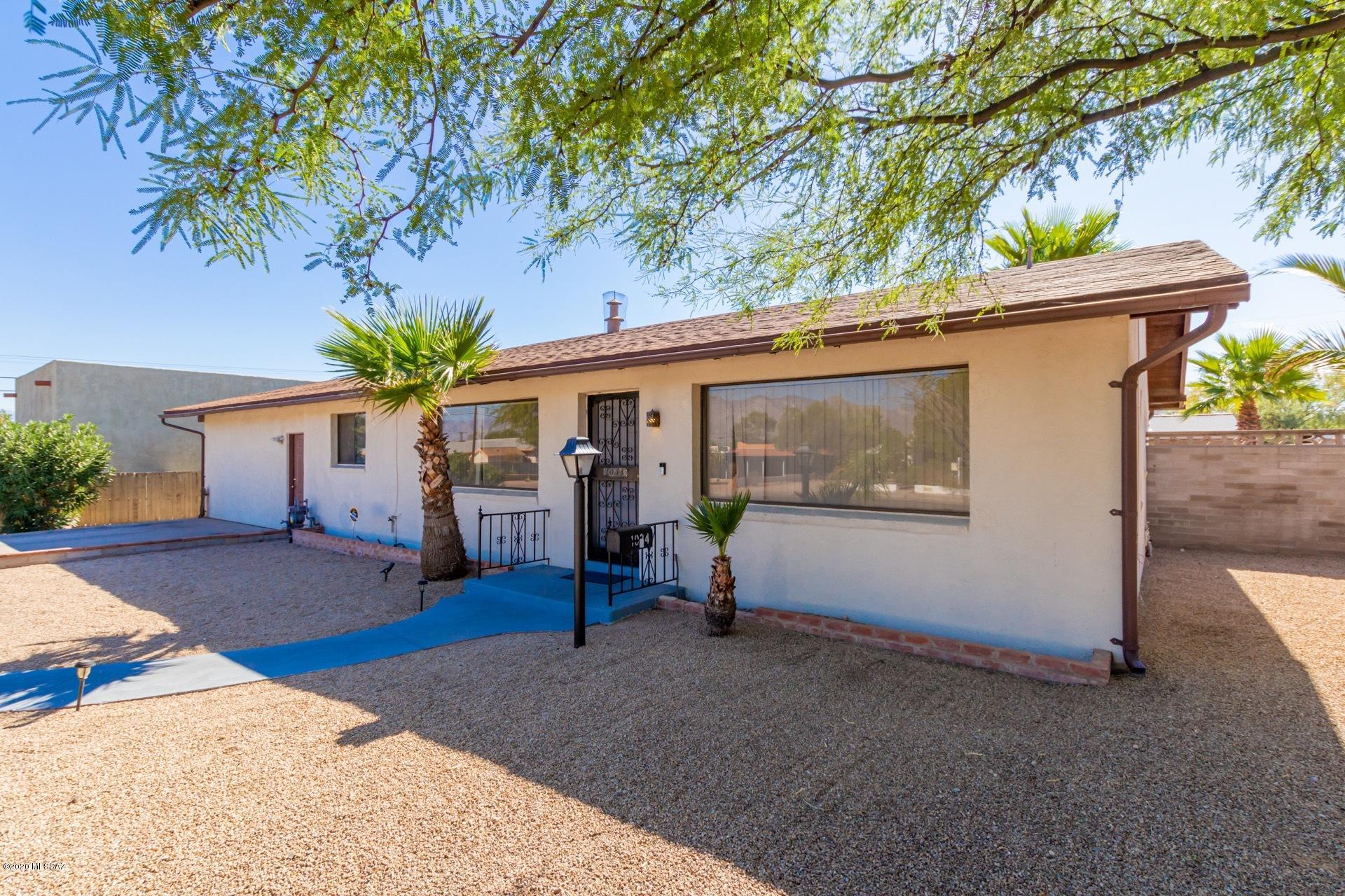 1034 E hampton Street