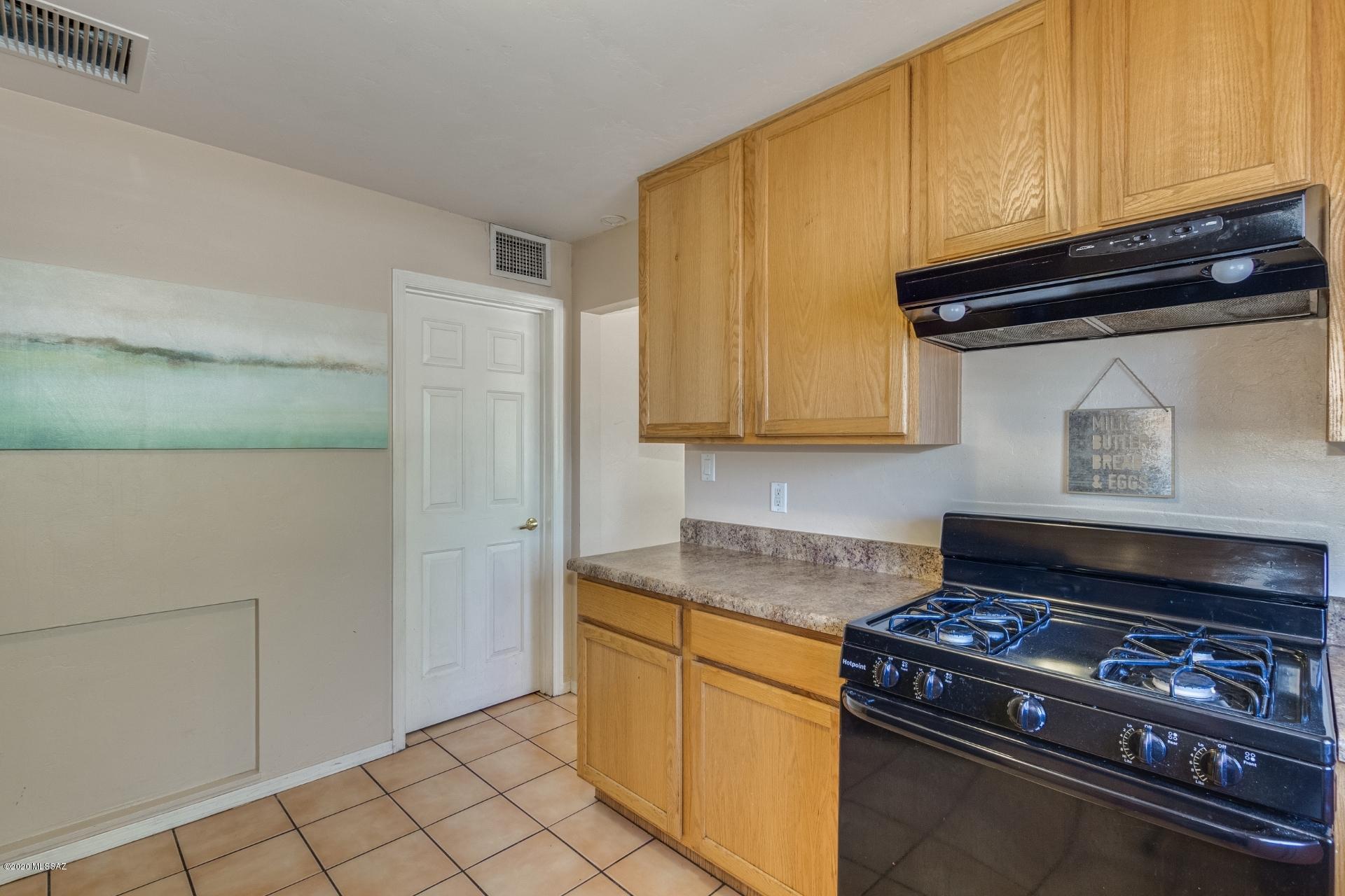 1034 E hampton Street