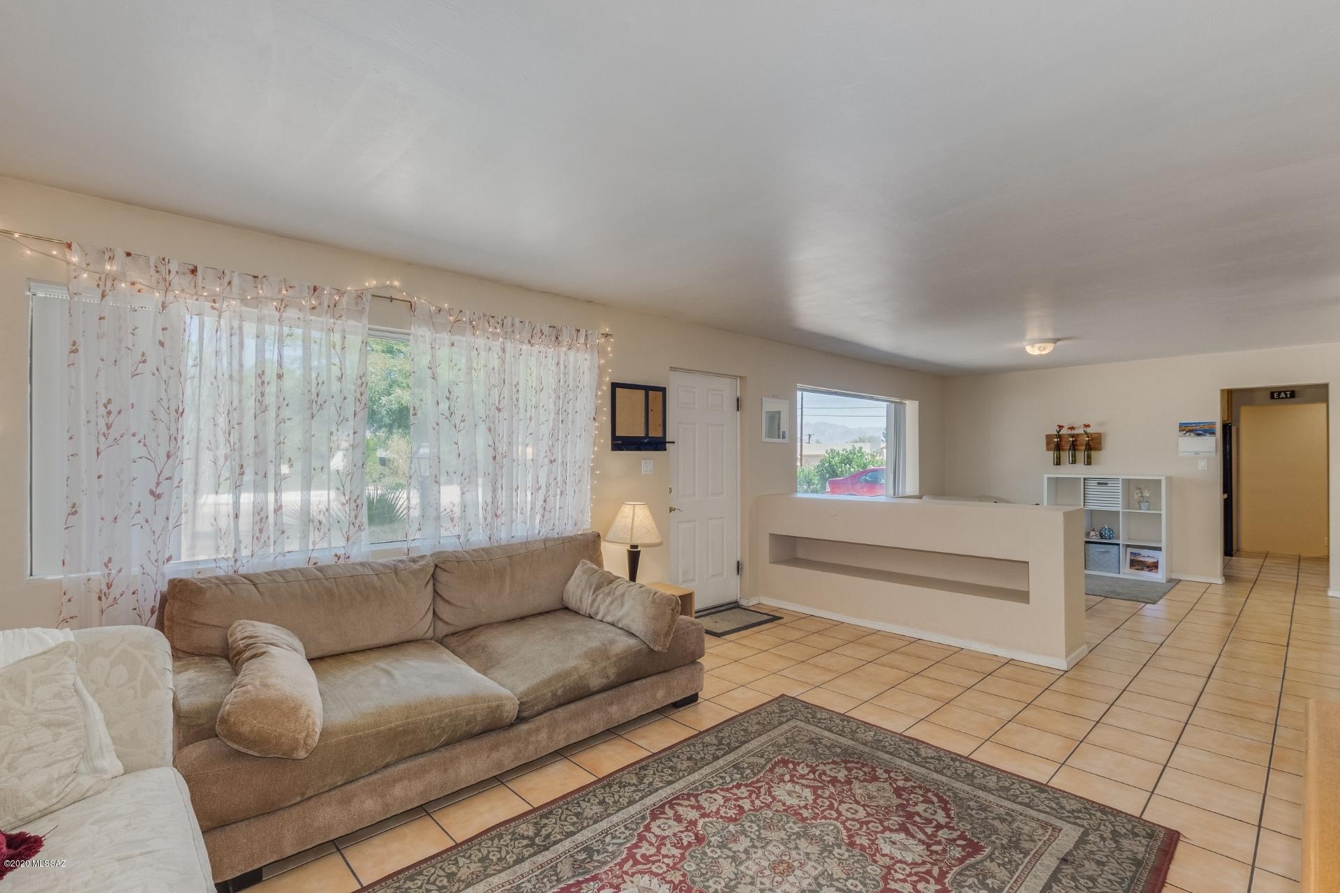 1034 E hampton Street