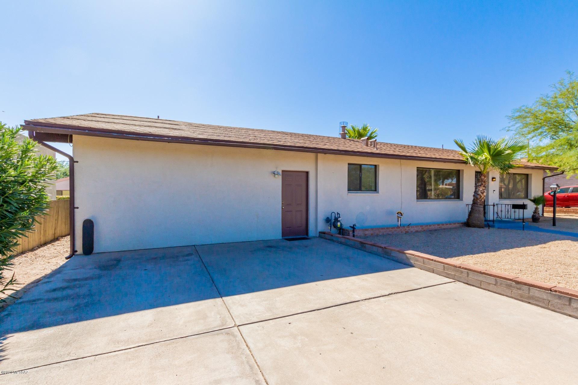 1034 E hampton Street