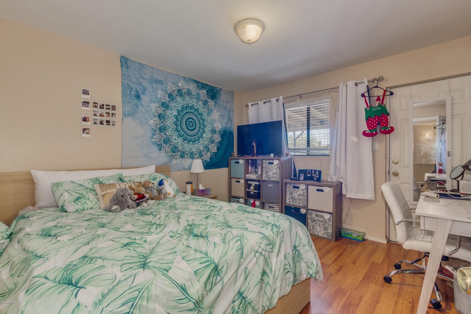 1034 E hampton Street