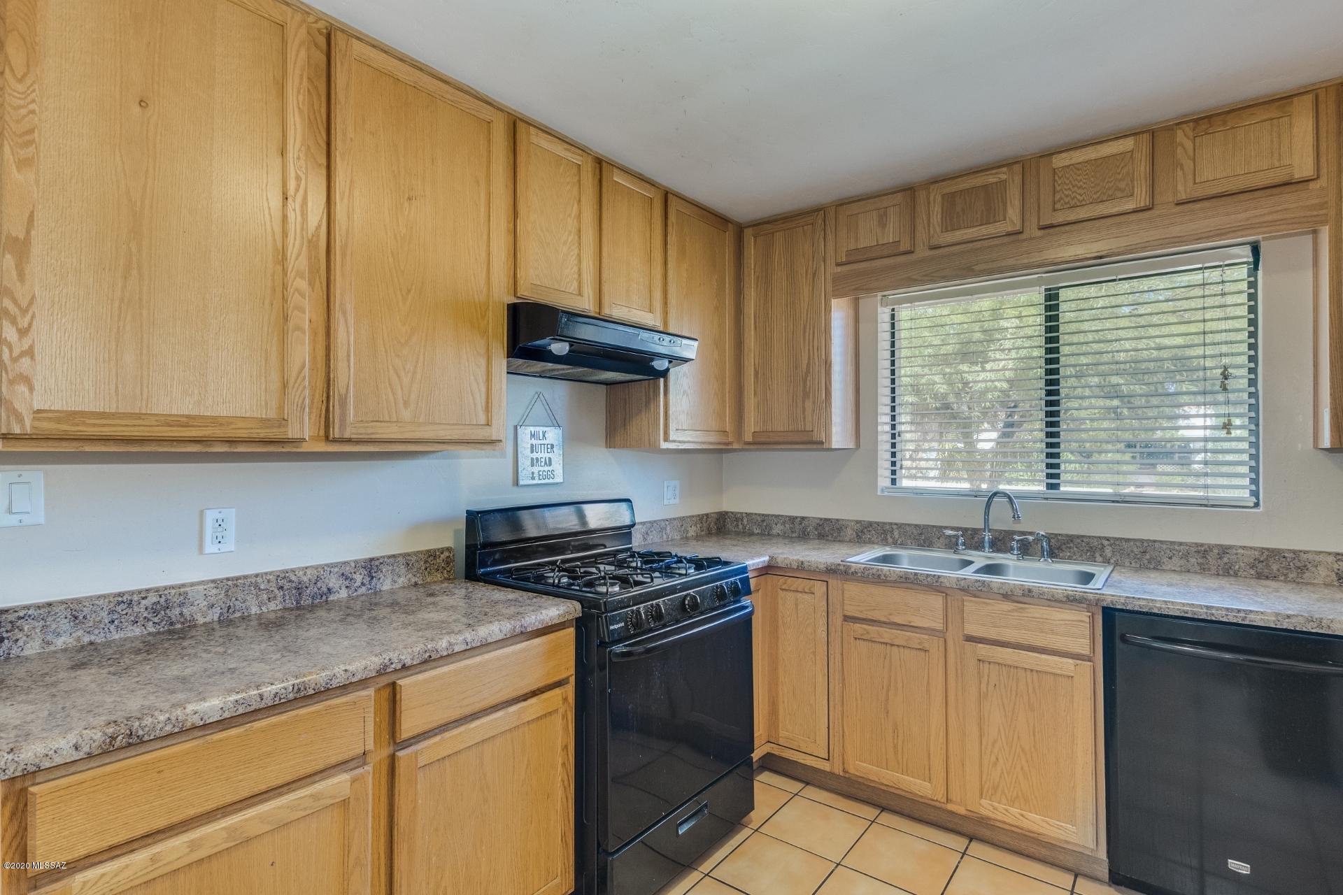 1034 E hampton Street