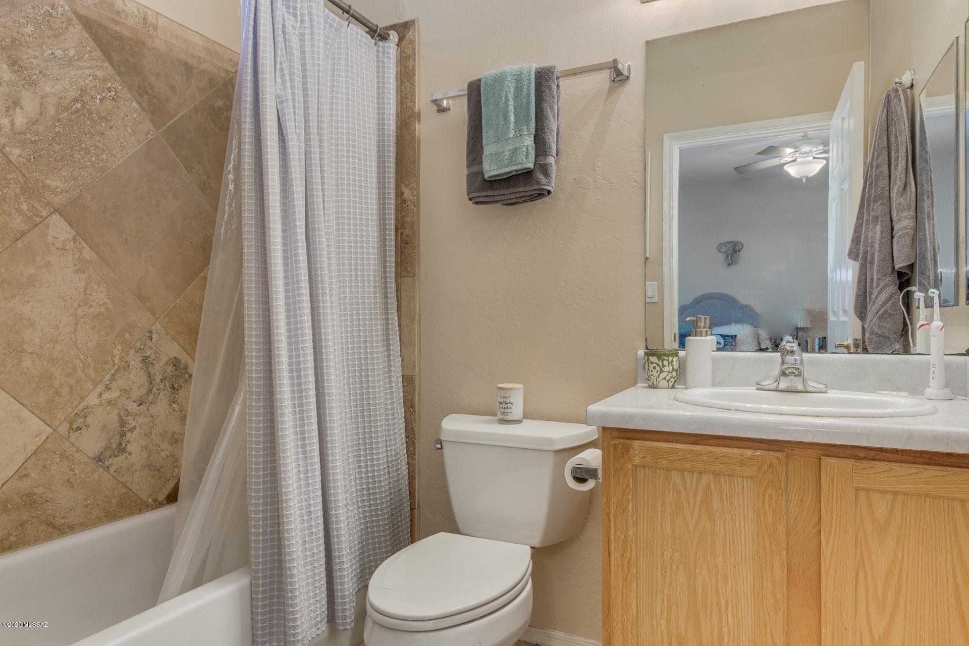 1034 E hampton Street