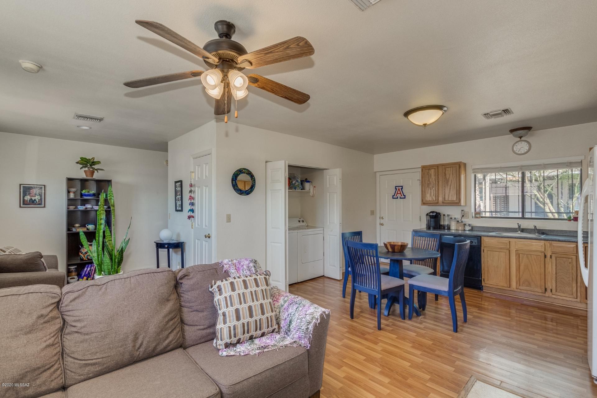 1034 E hampton Street