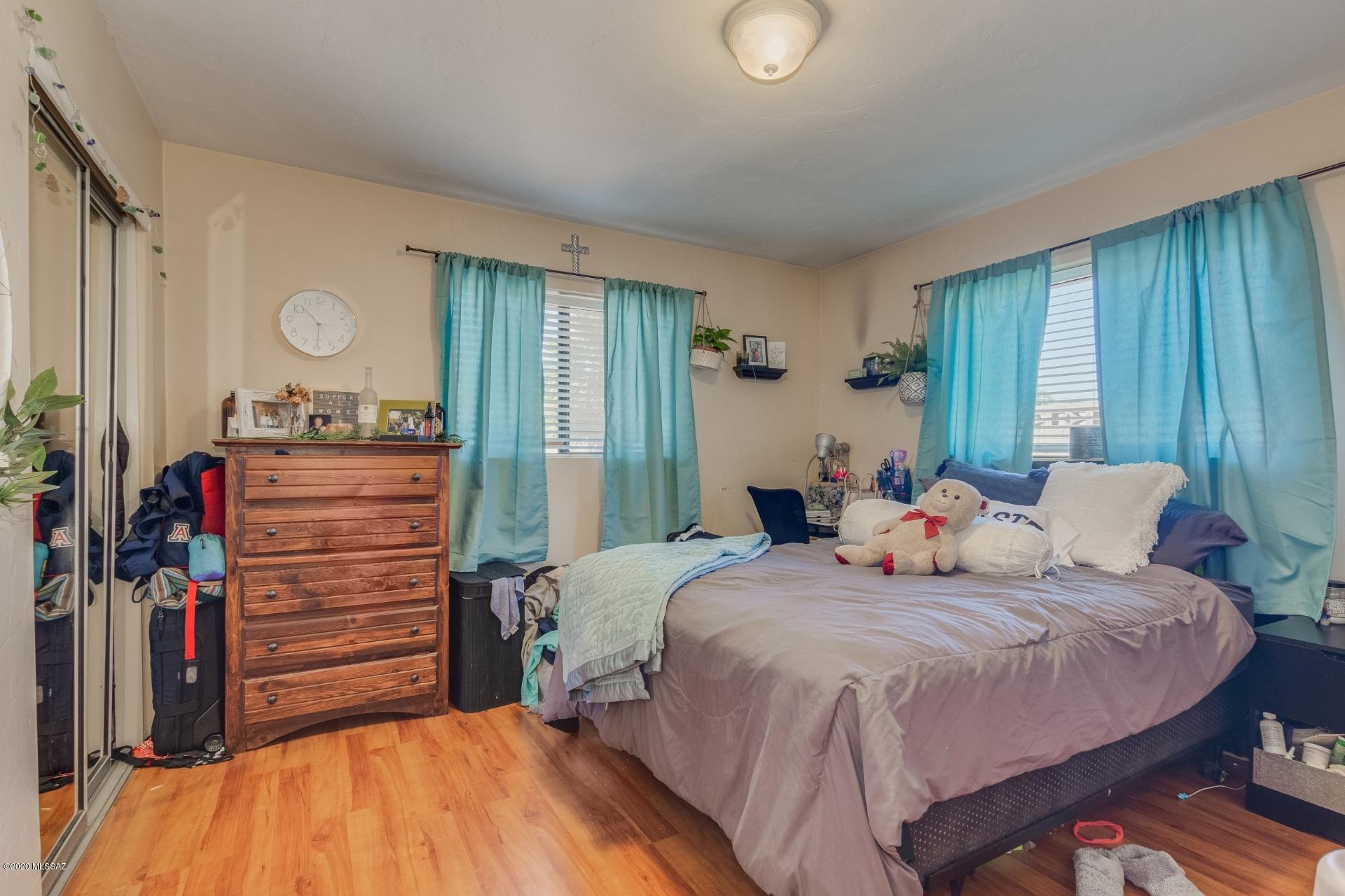 1034 E hampton Street