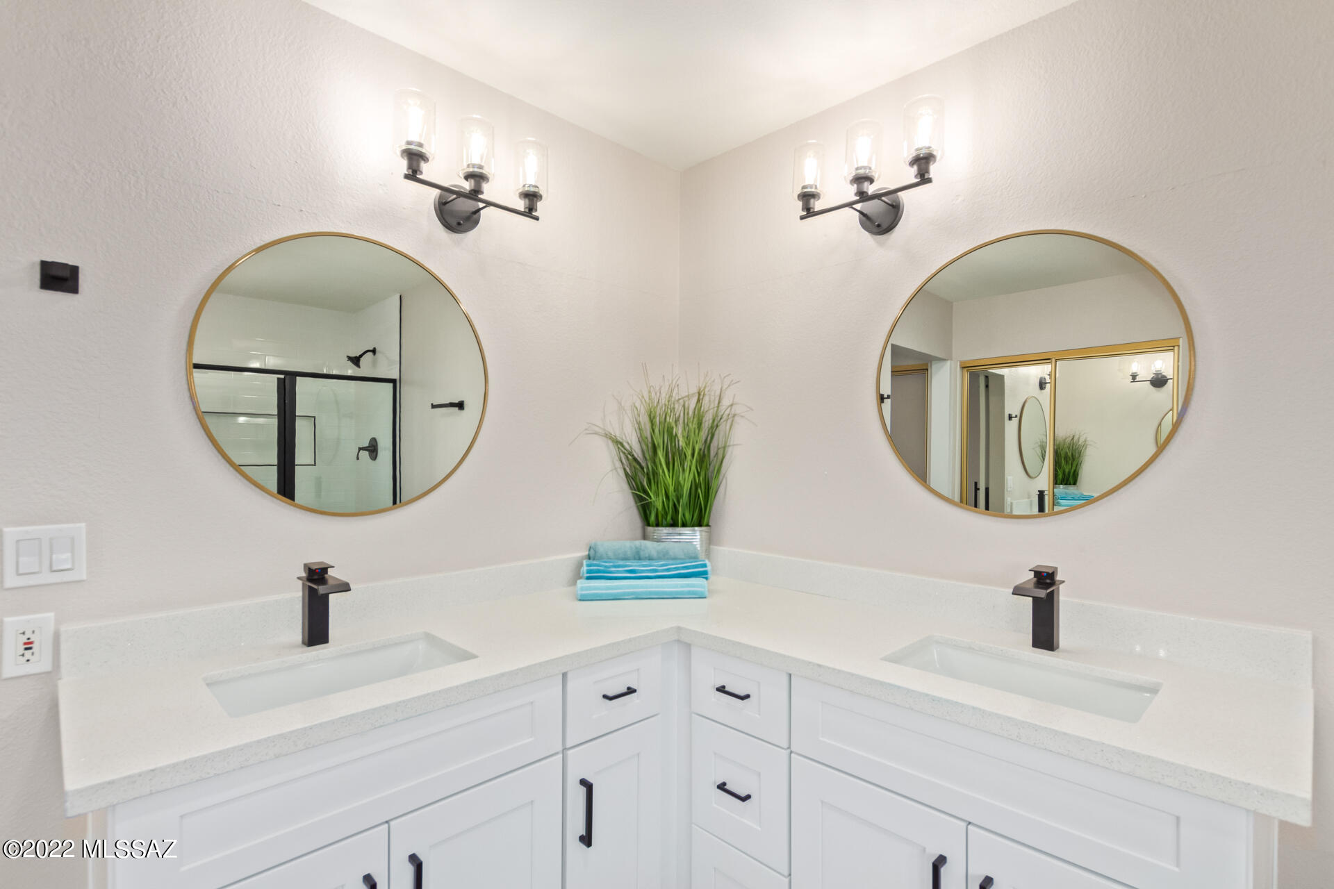 3852 W Folley Street