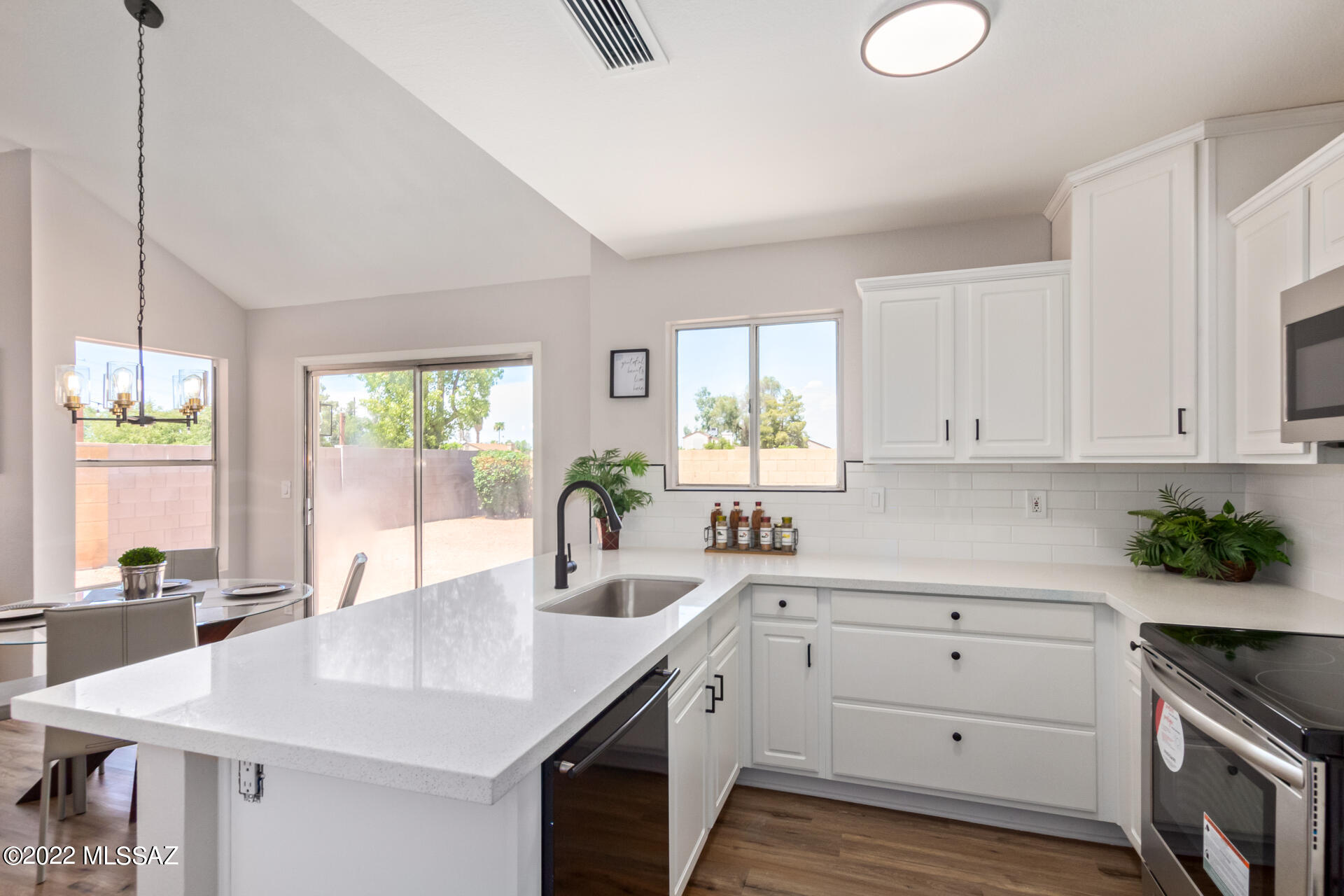 3852 W Folley Street