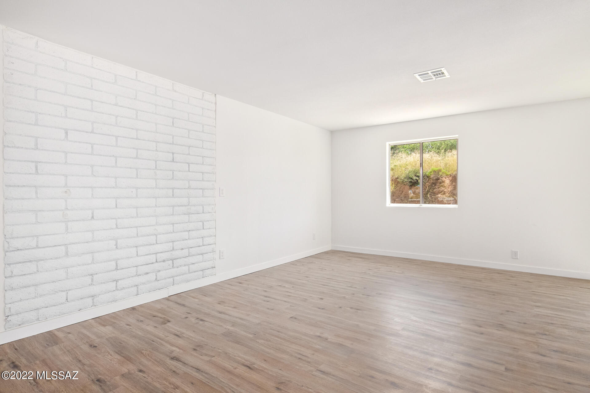 2245 W Beverly Circle