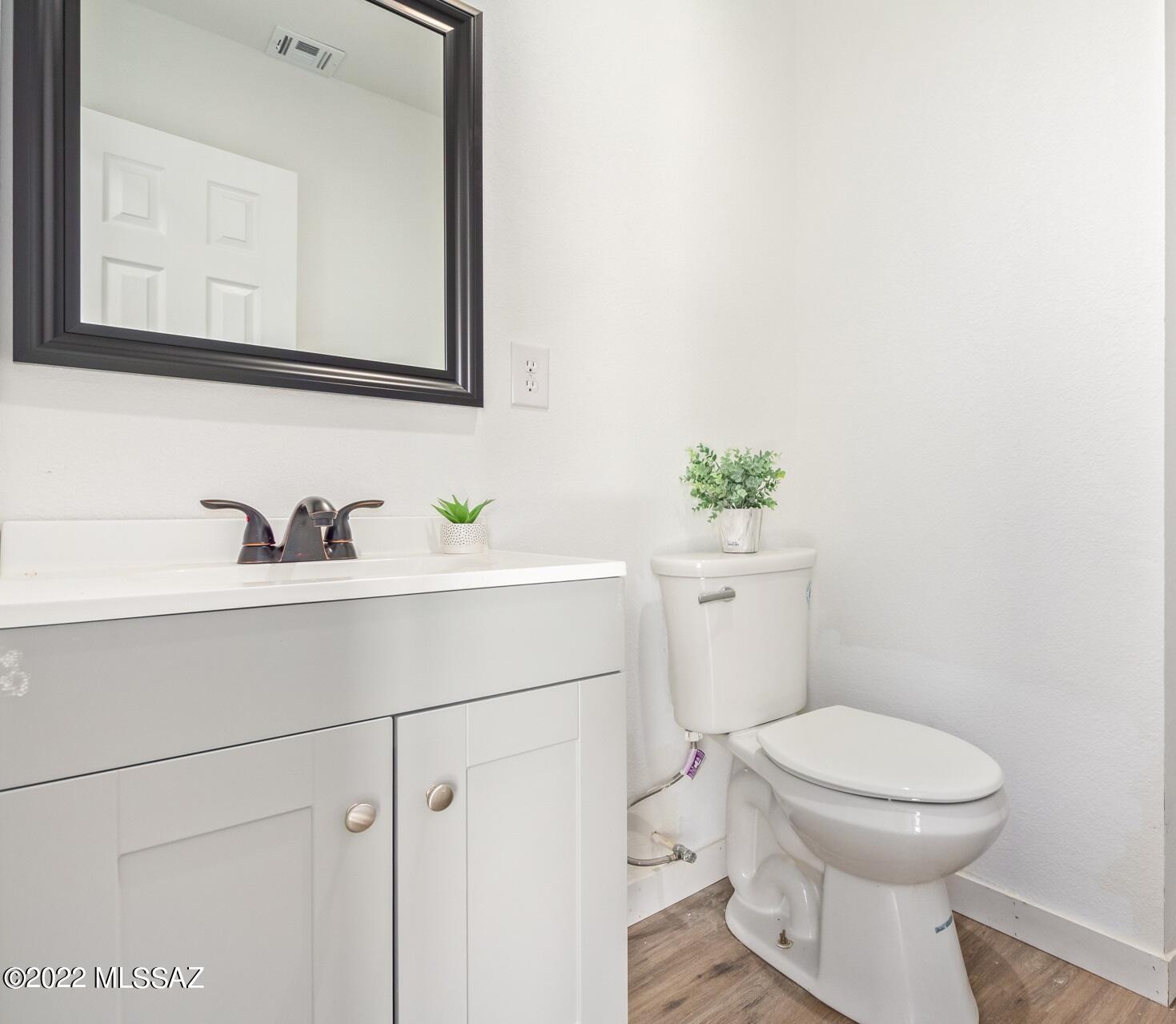 2245 W Beverly Circle