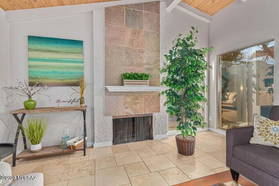 8753 E Via Taz Norte