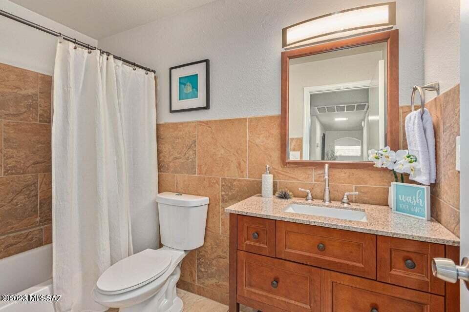 8753 E Via Taz Norte