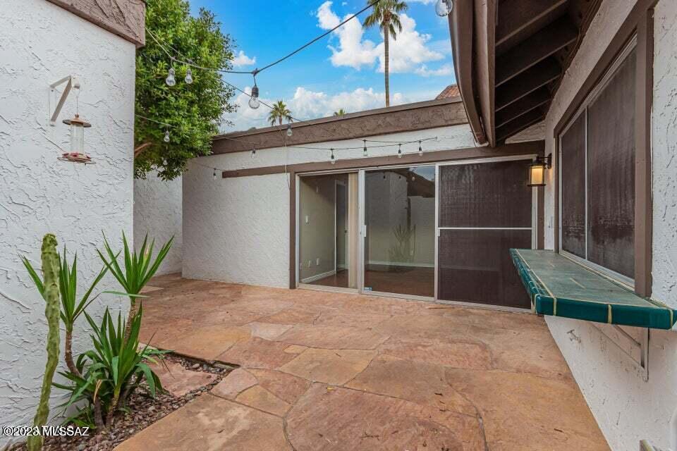 8753 E Via Taz Norte