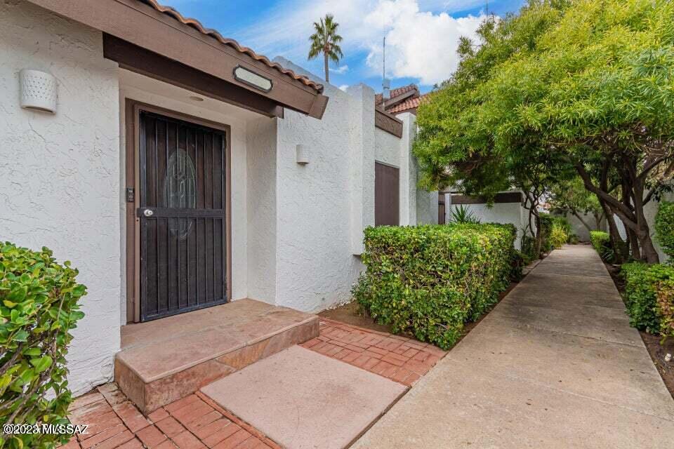 8753 E Via Taz Norte