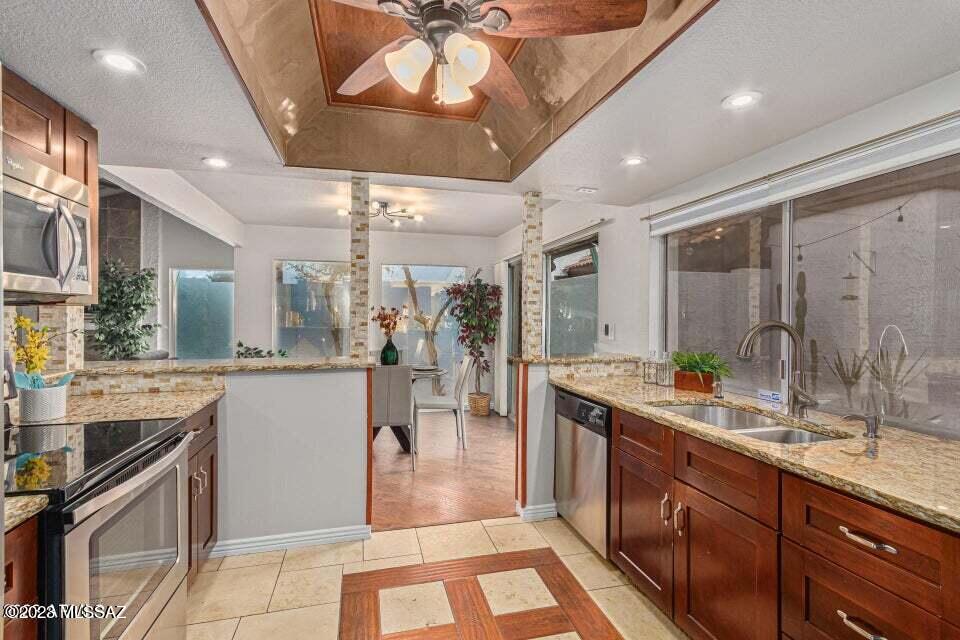 8753 E Via Taz Norte