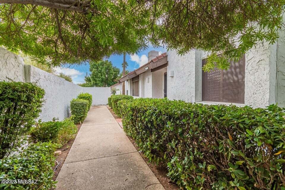 8753 E Via Taz Norte