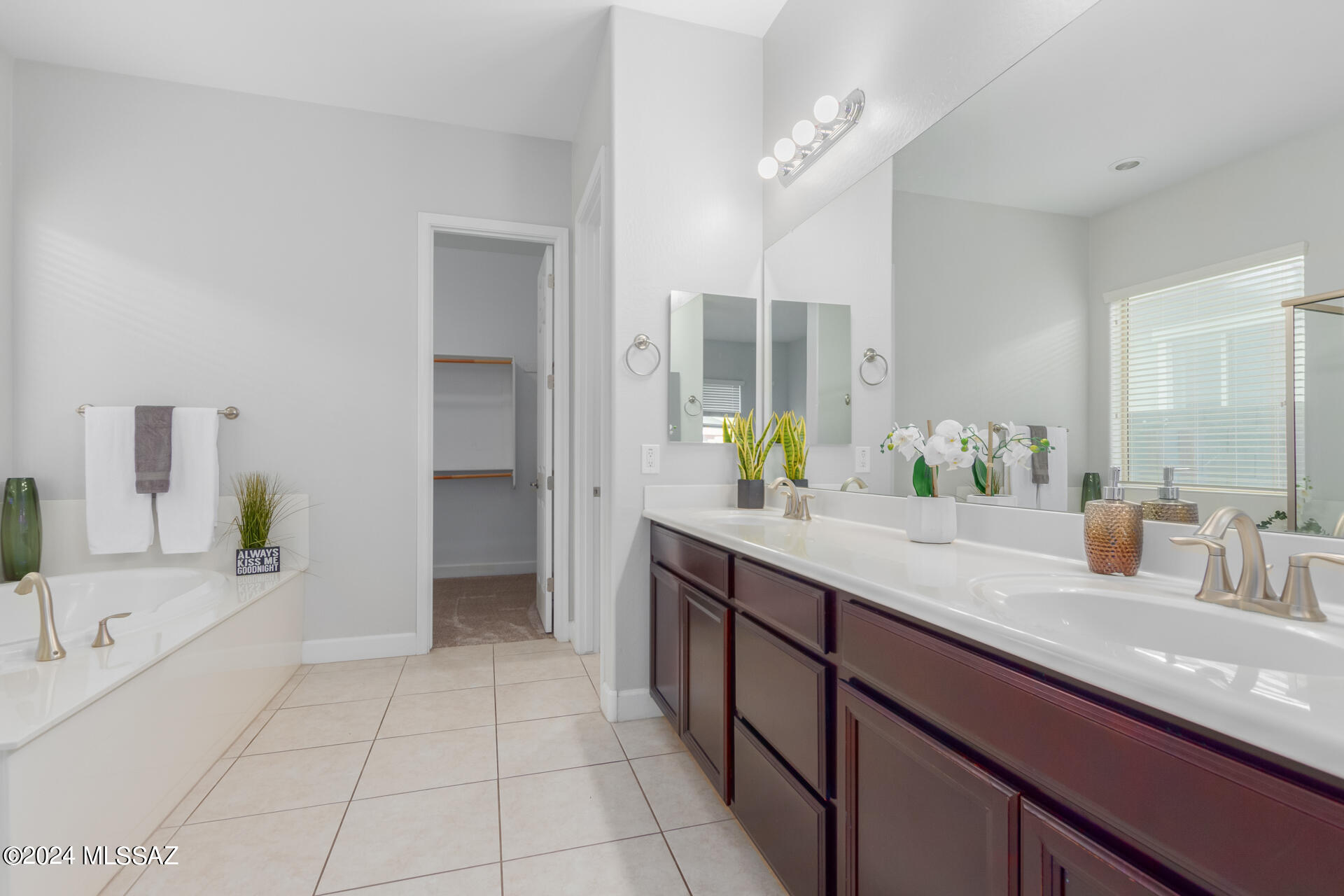 10452 E Lincoln Avenue