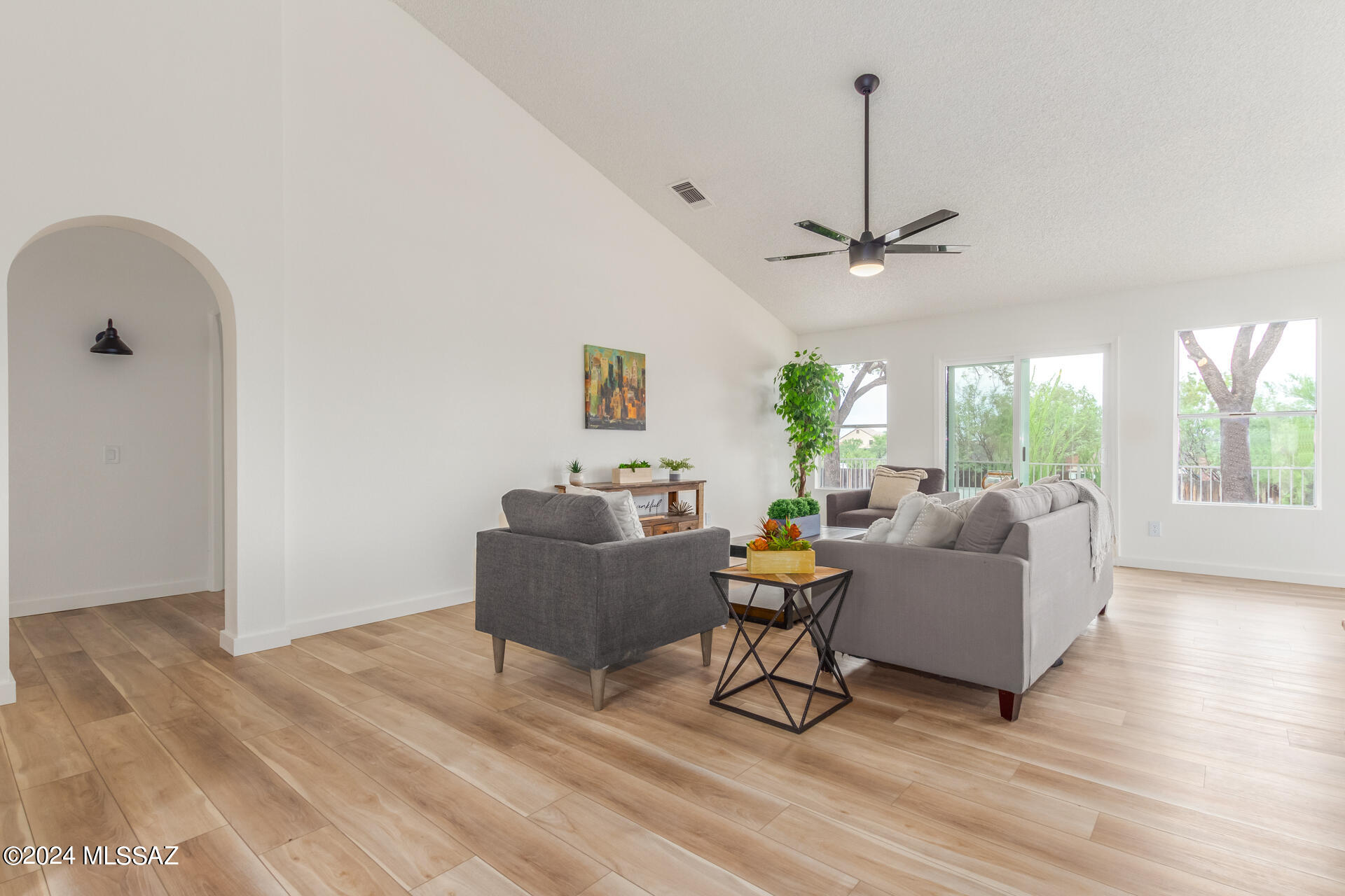 2842 W Avenida Azahar